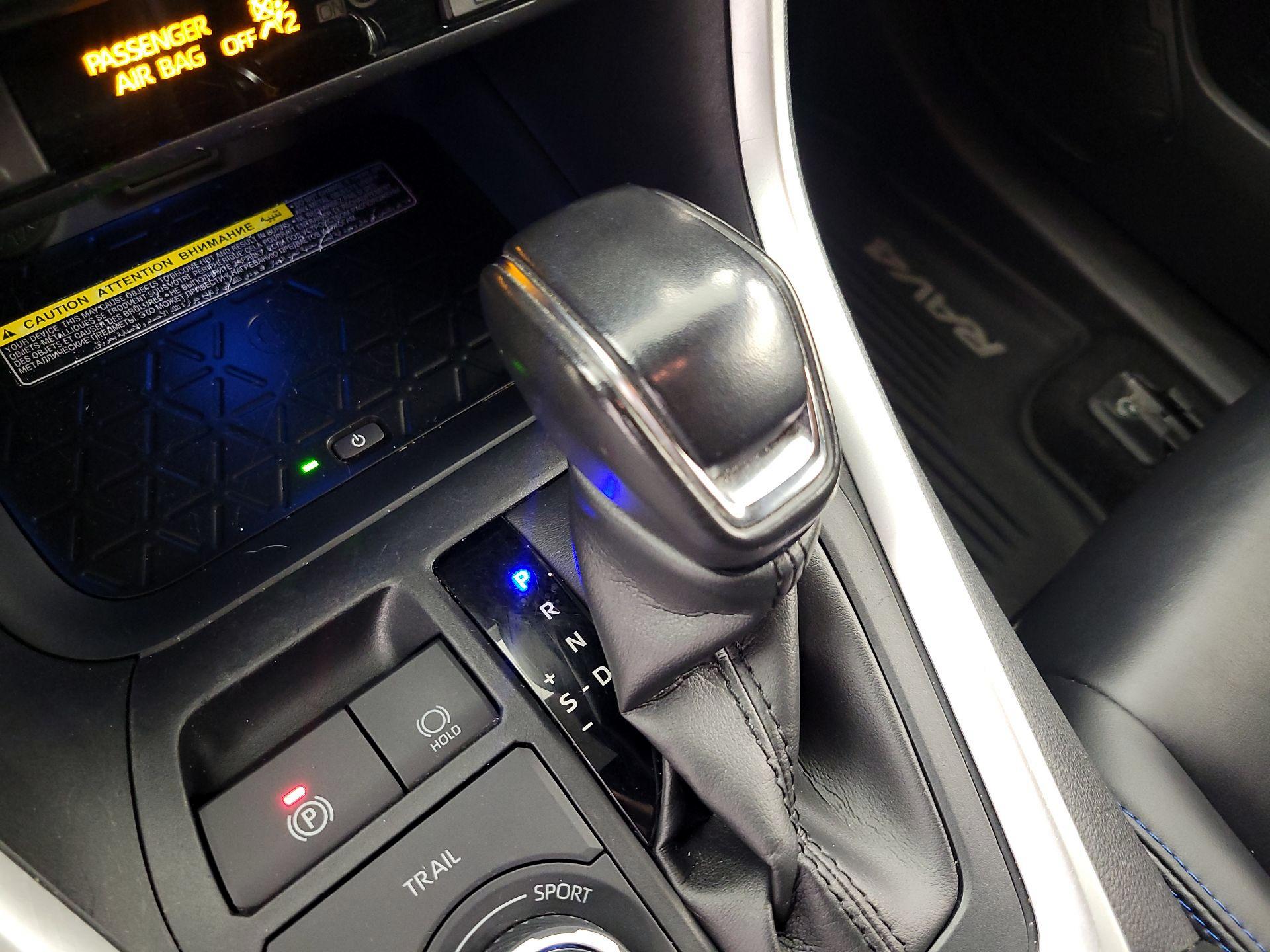 Thumbnail: 2020 Toyota RAV4 - 18