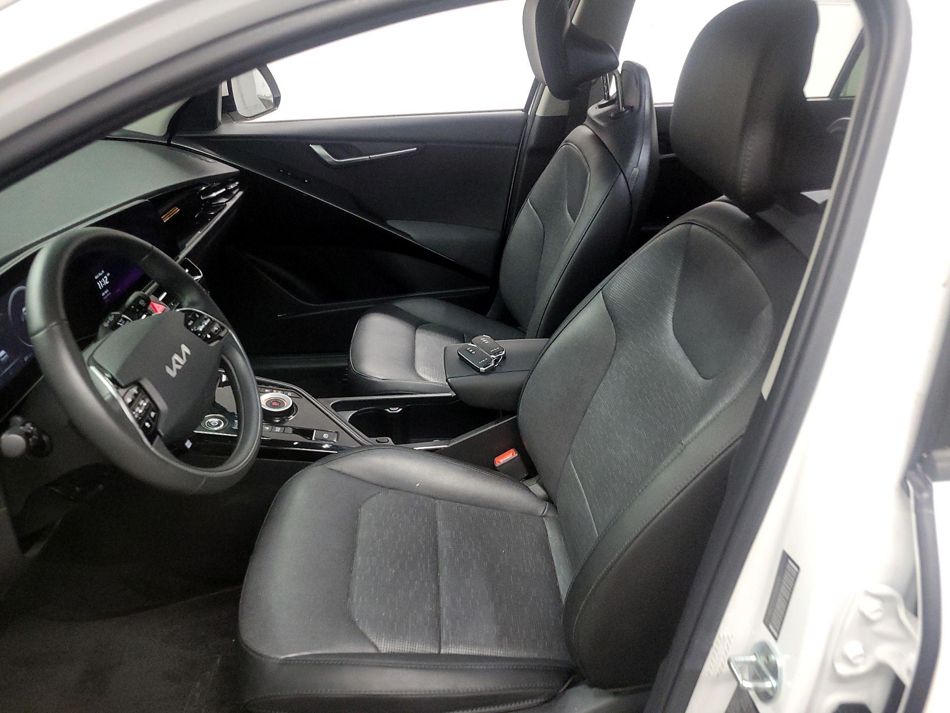 Thumbnail: 2023 Kia Niro - 11