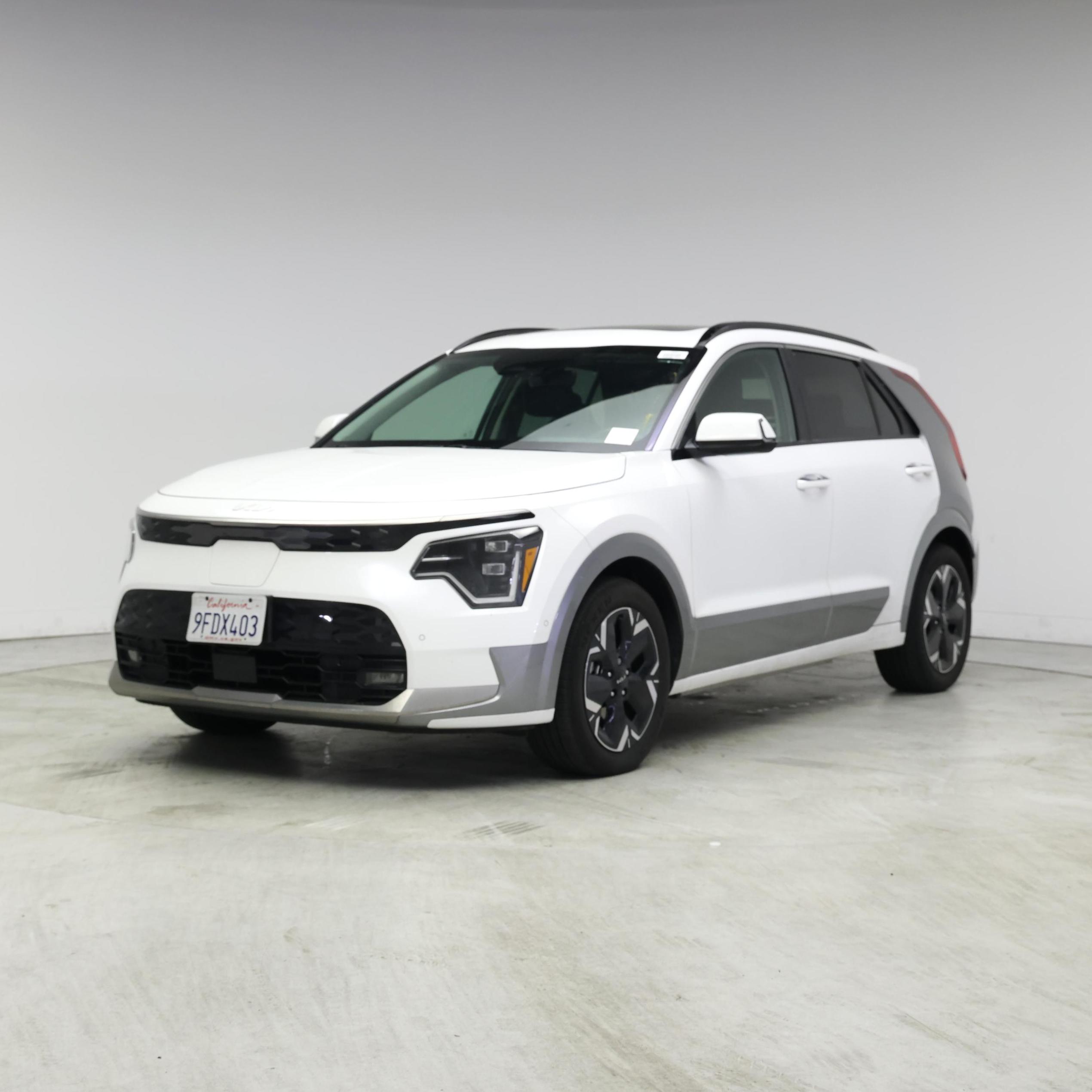 Thumbnail: 2023 Kia Niro - 4