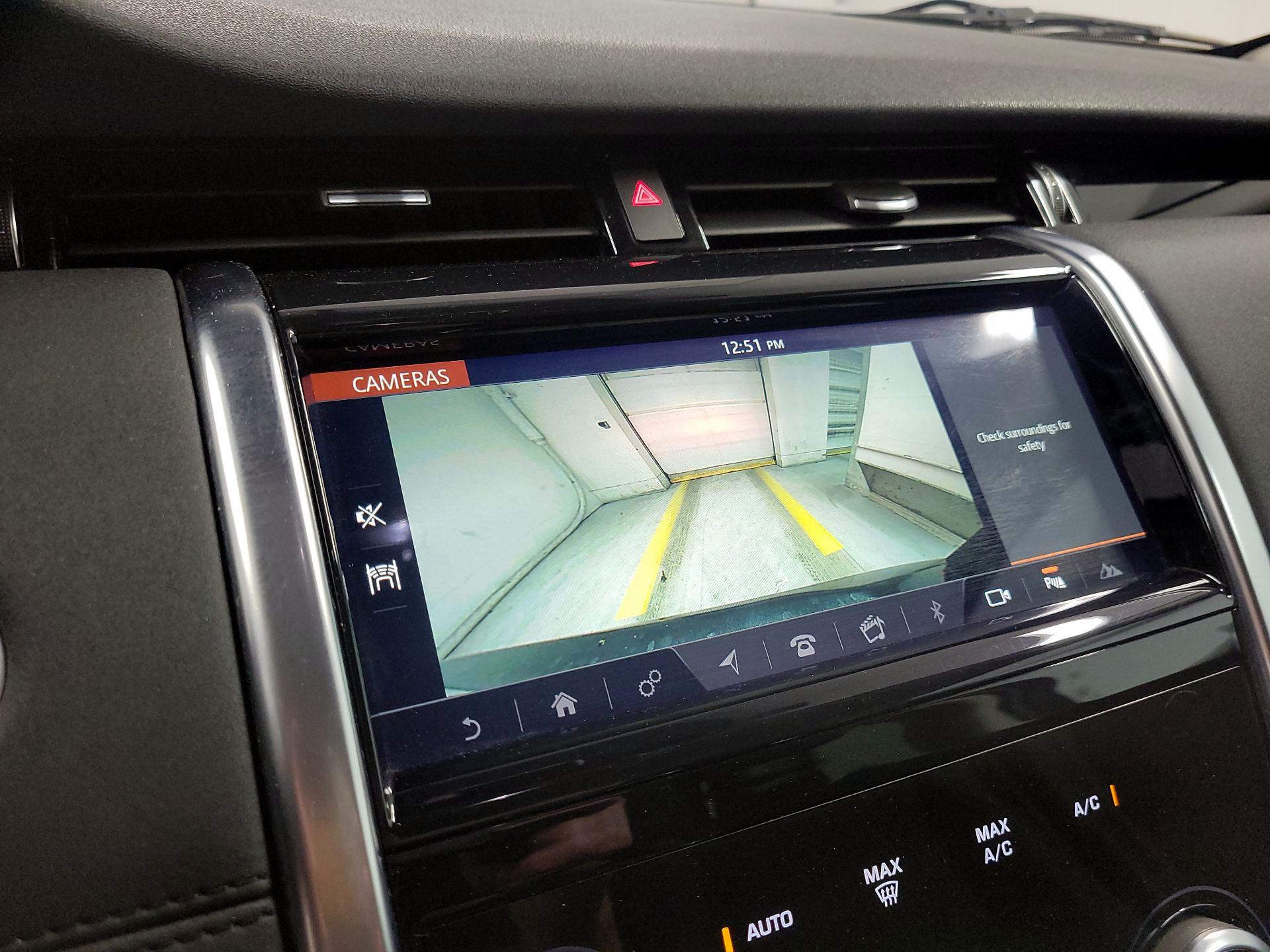 Thumbnail: 2020 Land Rover Discovery Sport - 14