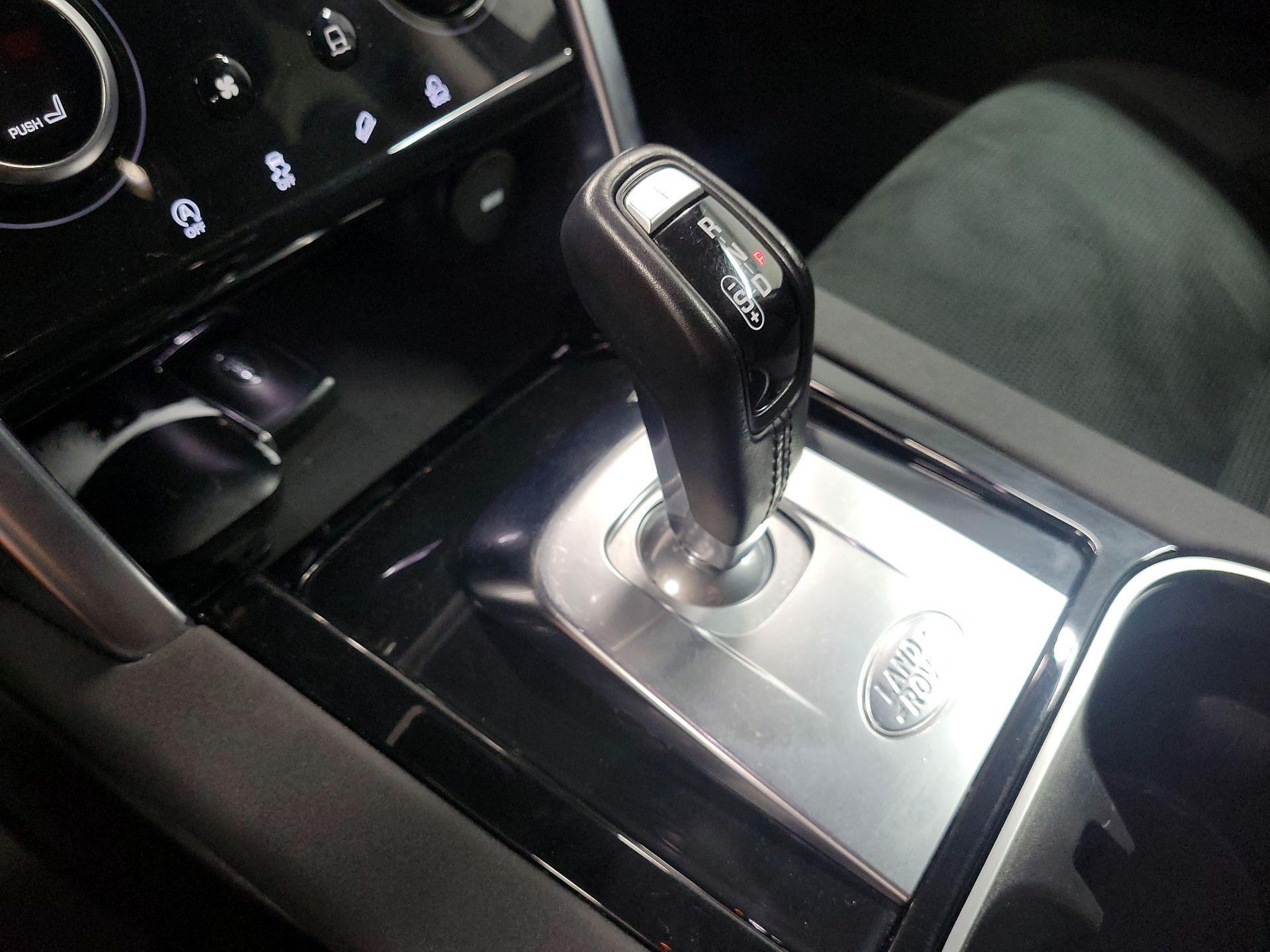 Thumbnail: 2020 Land Rover Discovery Sport - 17