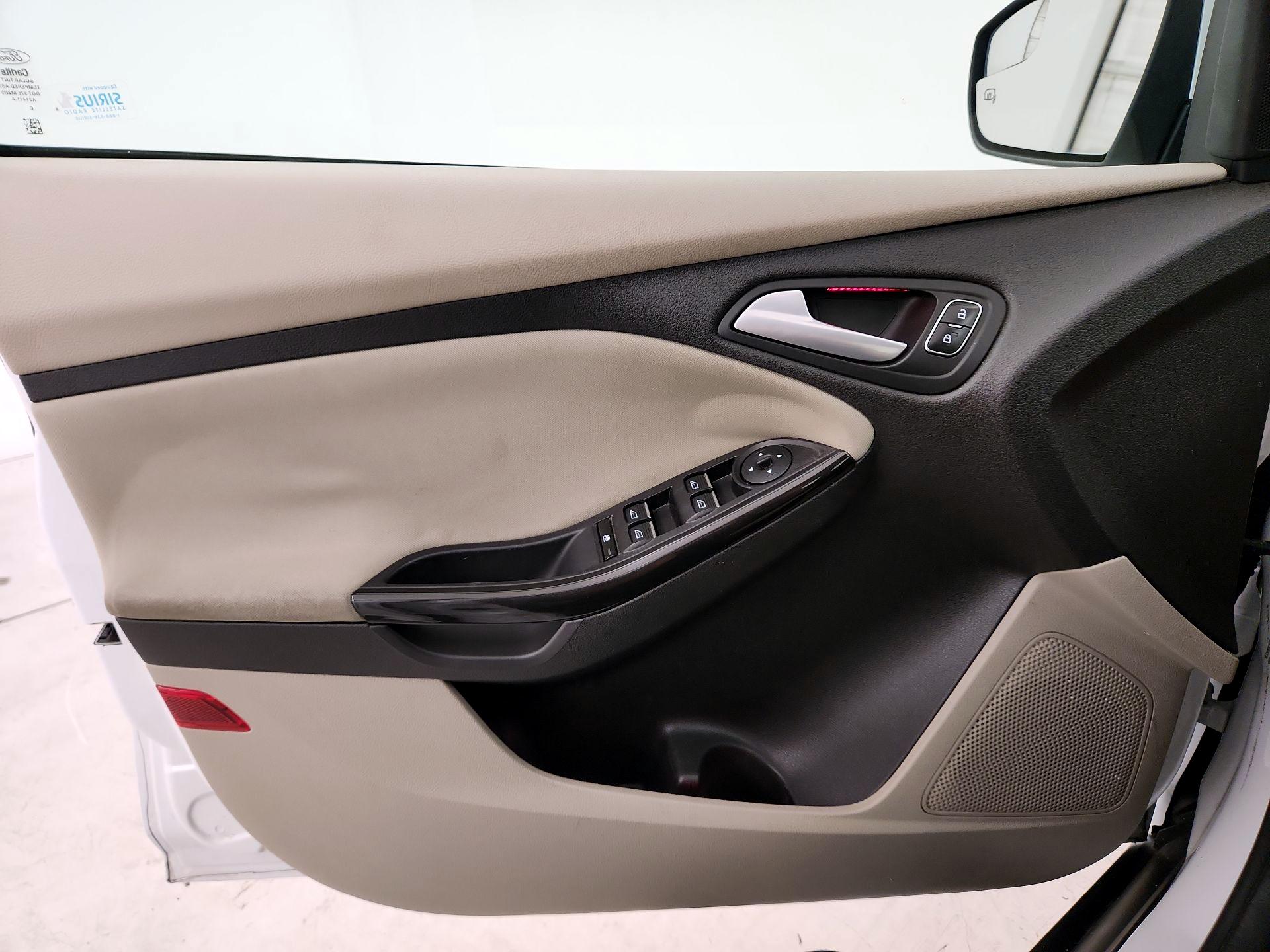 Thumbnail: 2016 Ford Focus - 12