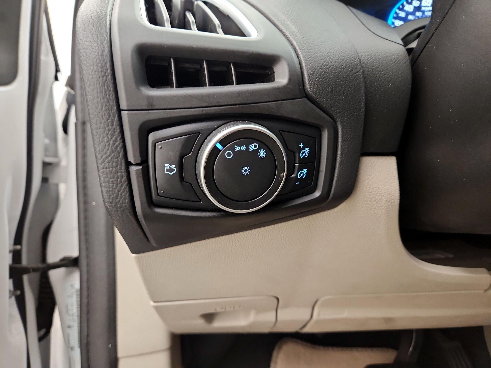 Thumbnail: 2016 Ford Focus - 13