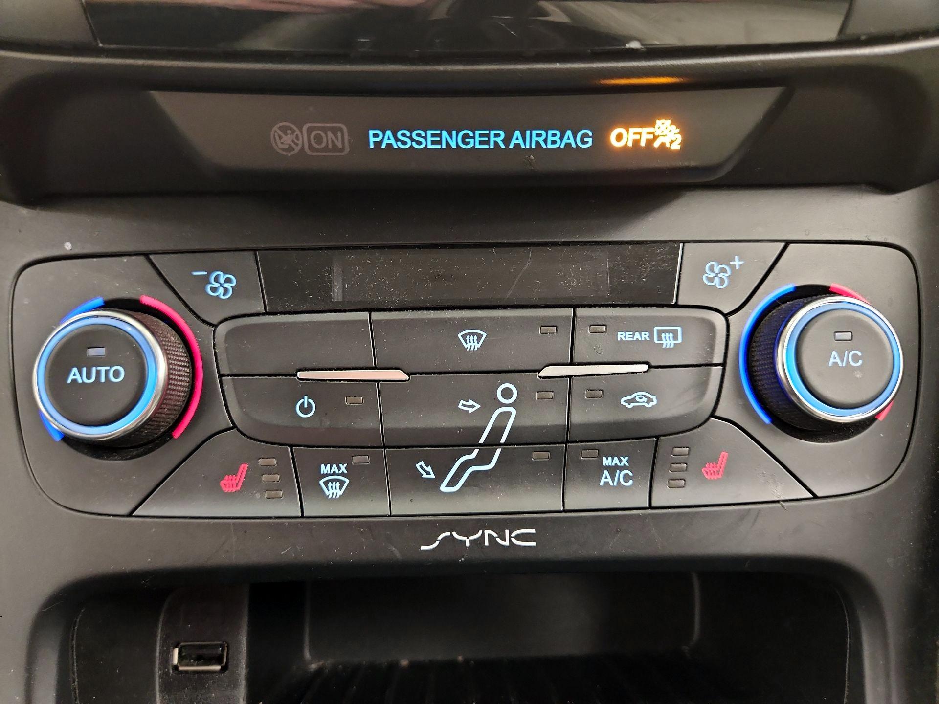 Thumbnail: 2016 Ford Focus - 17