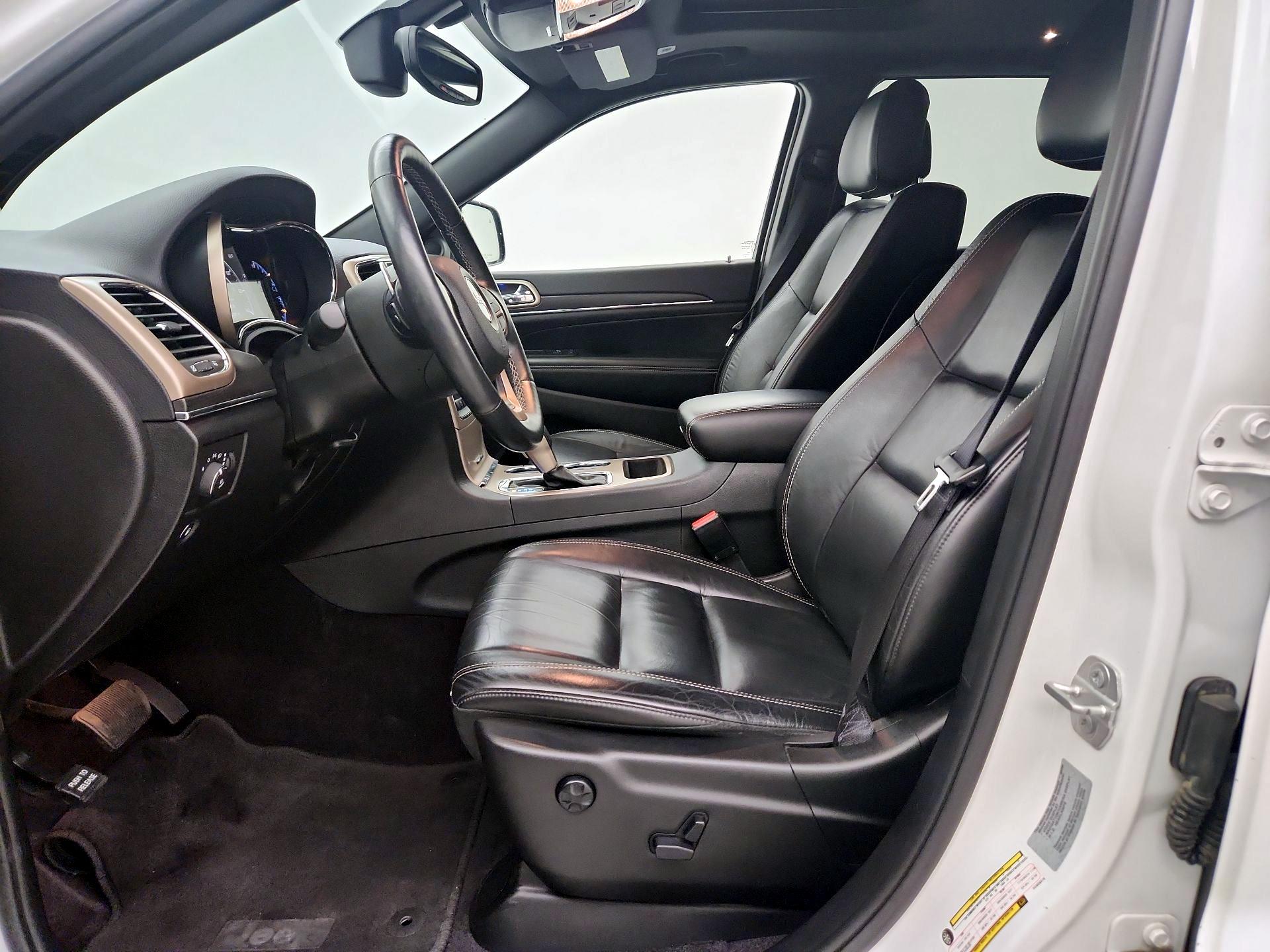 Thumbnail: 2017 Jeep Grand Cherokee - 11