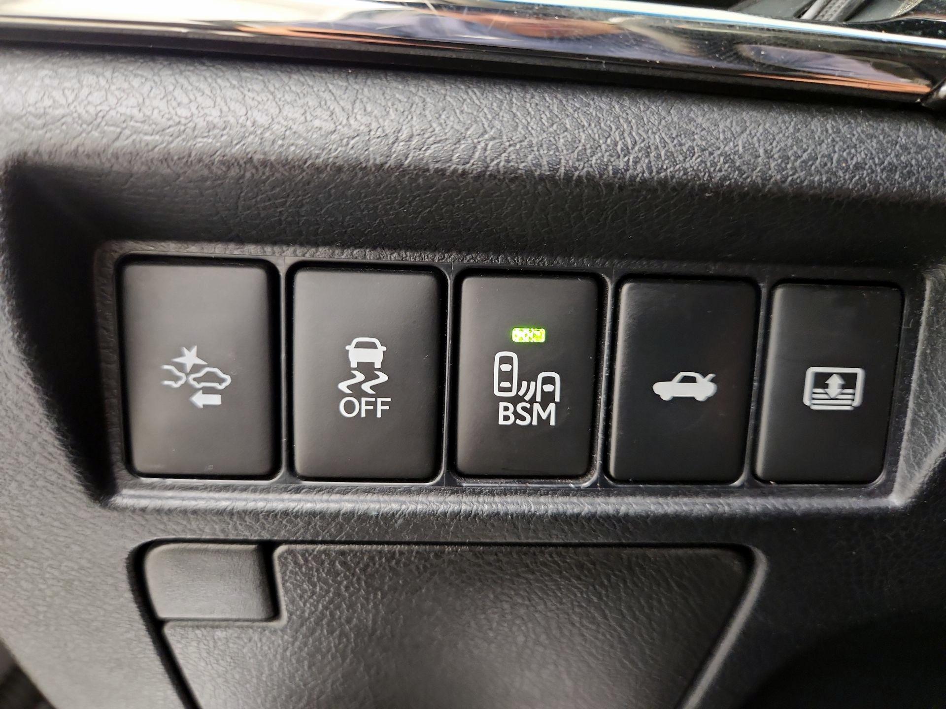 Thumbnail: 2016 Toyota Avalon - 13