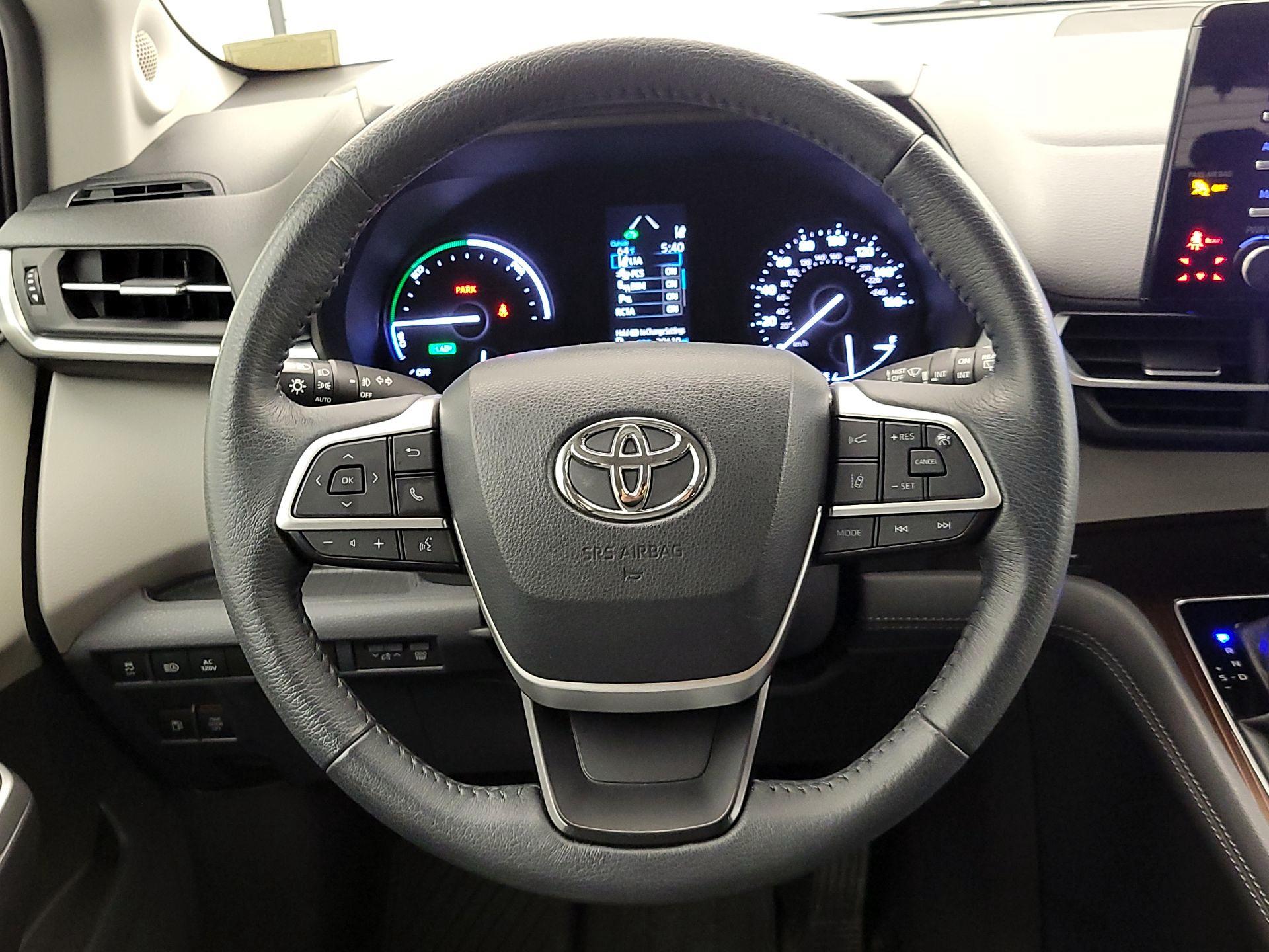 Thumbnail: 2022 Toyota Sienna - 10