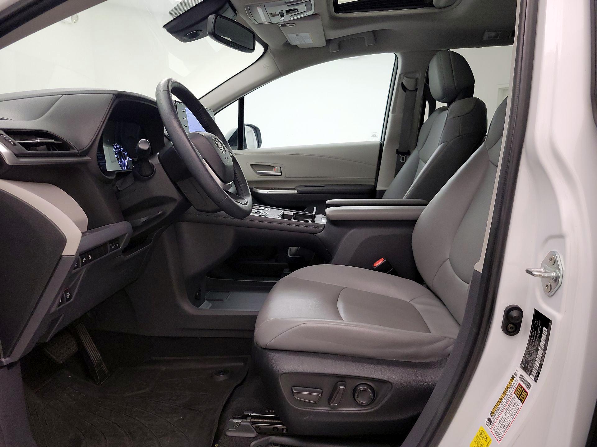 Thumbnail: 2022 Toyota Sienna - 11
