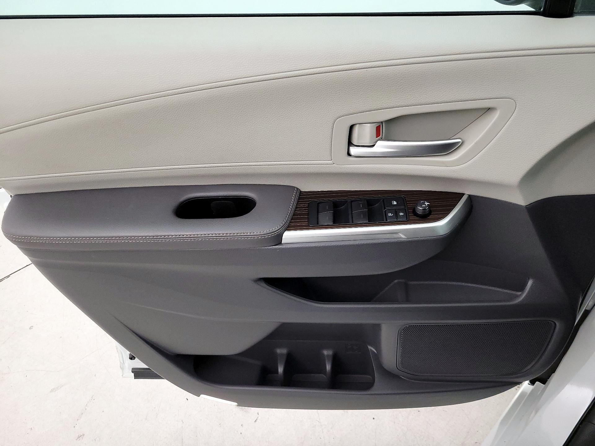 Thumbnail: 2022 Toyota Sienna - 12