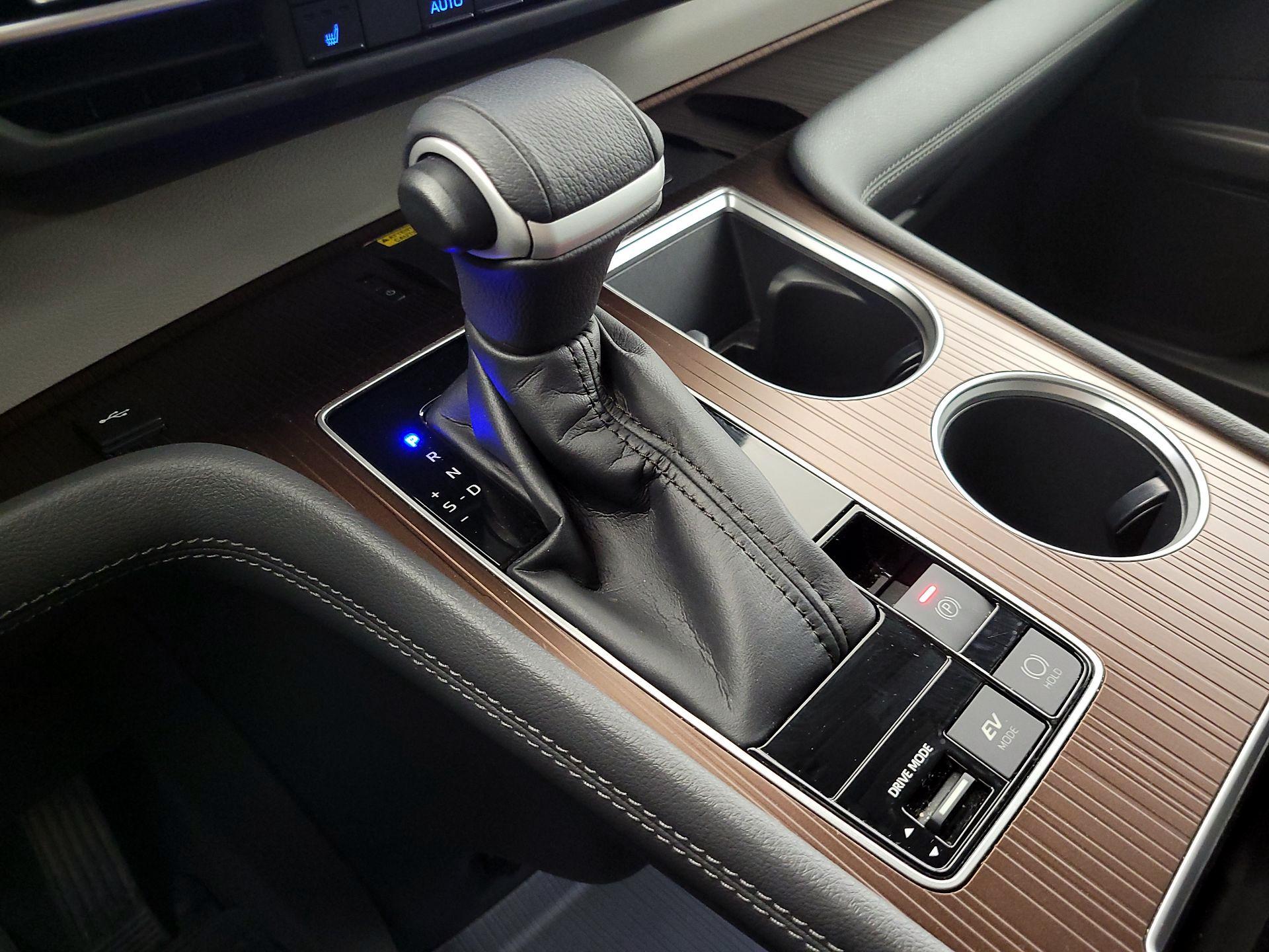 Thumbnail: 2022 Toyota Sienna - 18