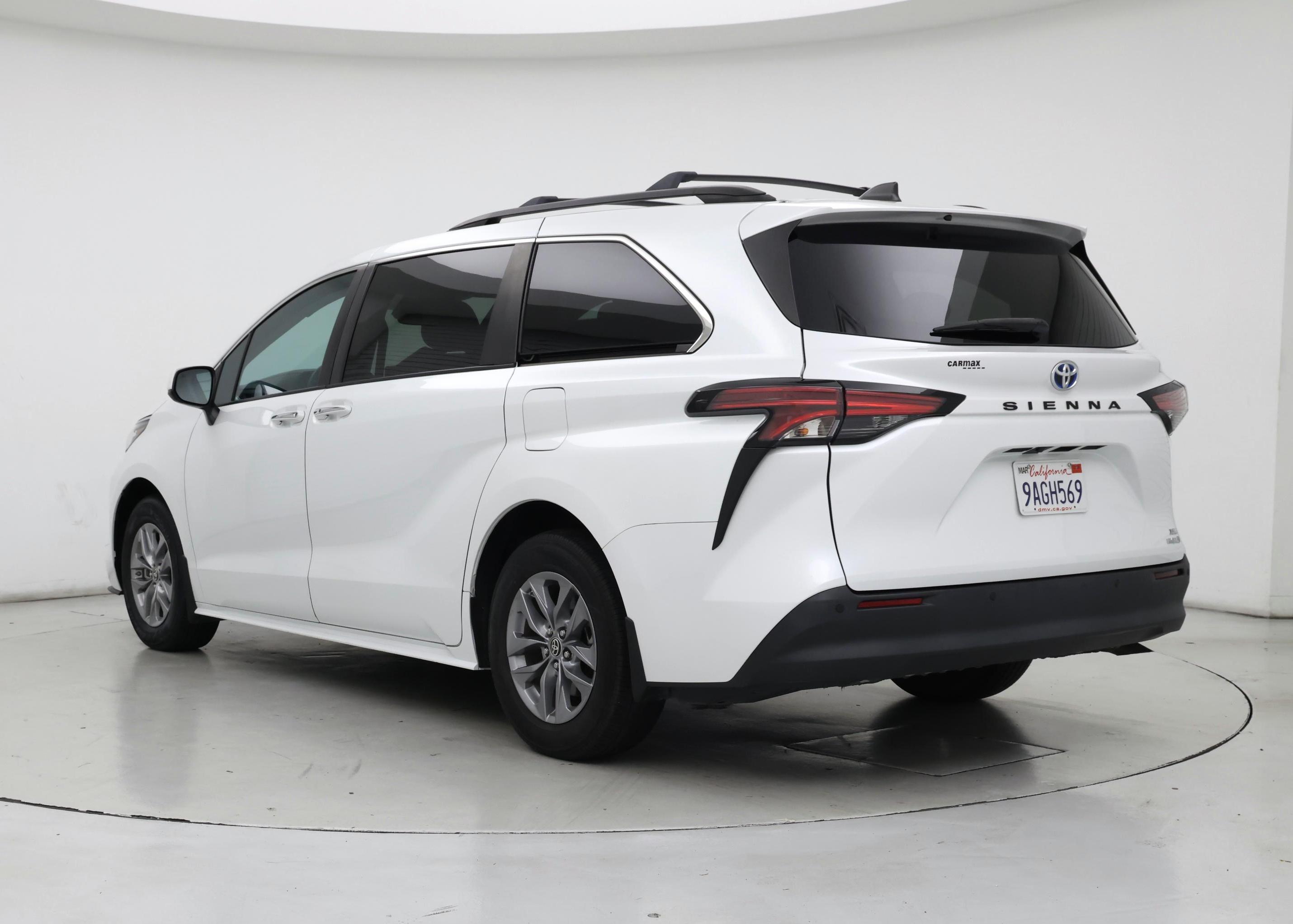 Thumbnail: 2022 Toyota Sienna - 2