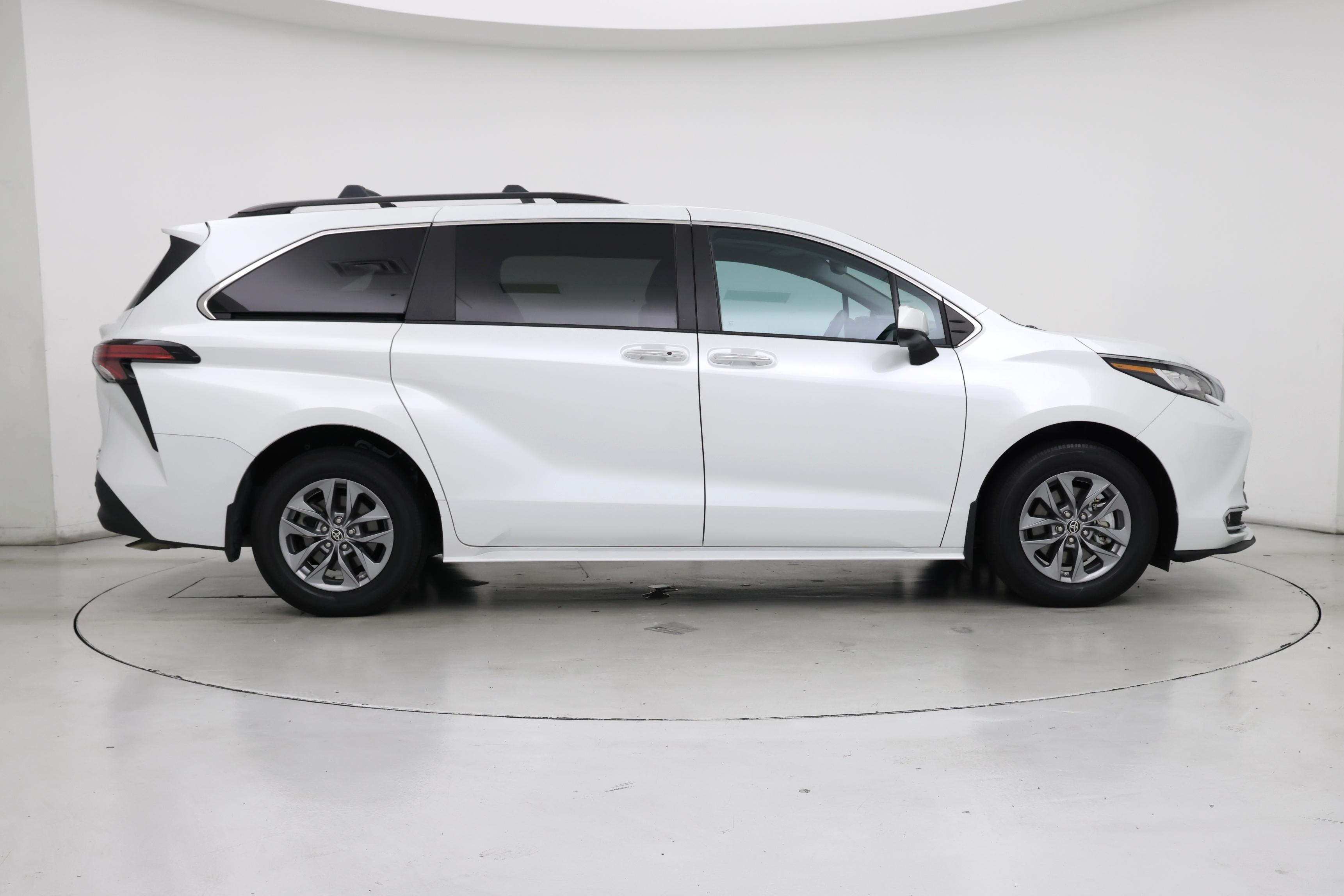 Thumbnail: 2022 Toyota Sienna - 7