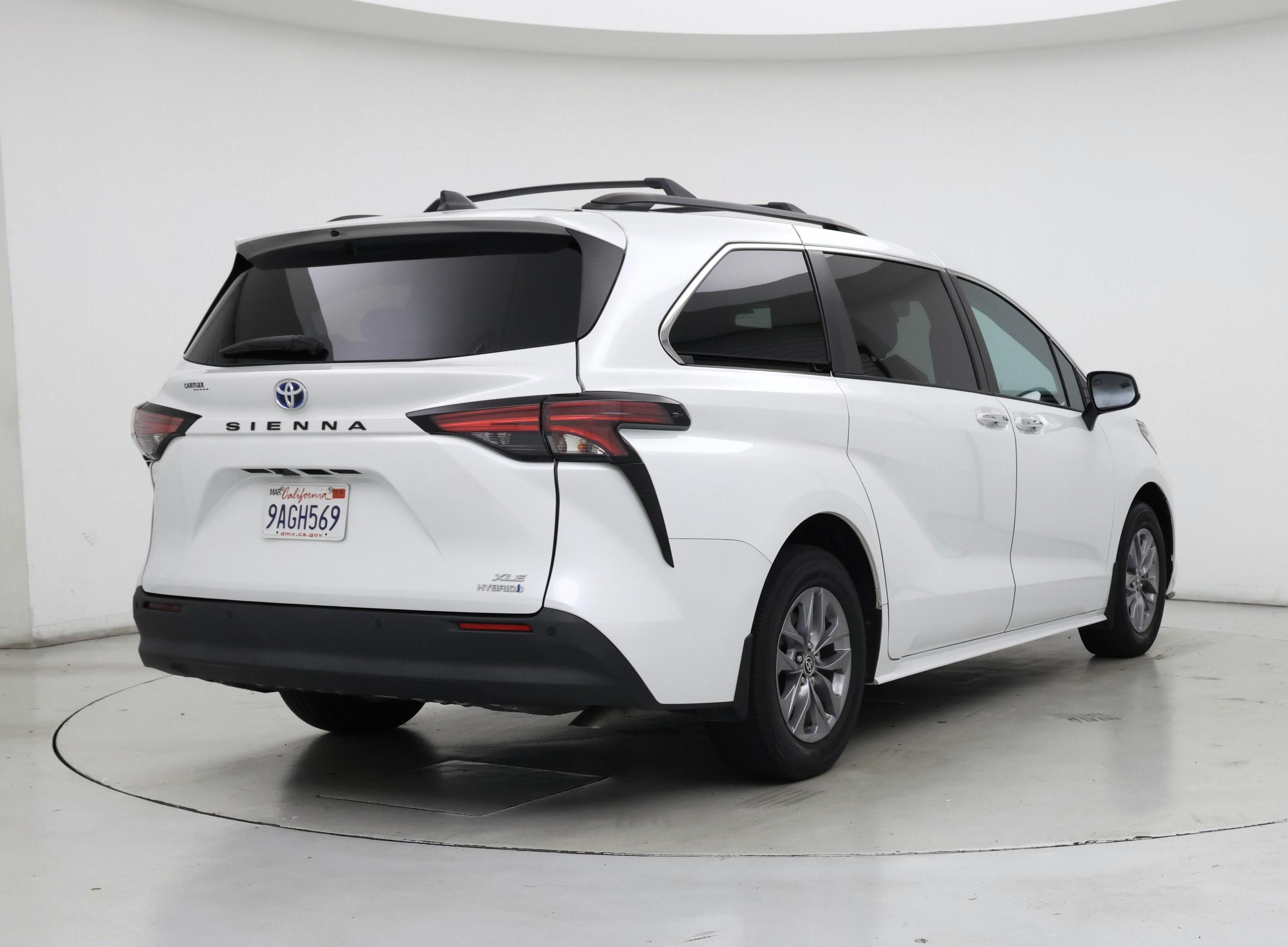 Thumbnail: 2022 Toyota Sienna - 8