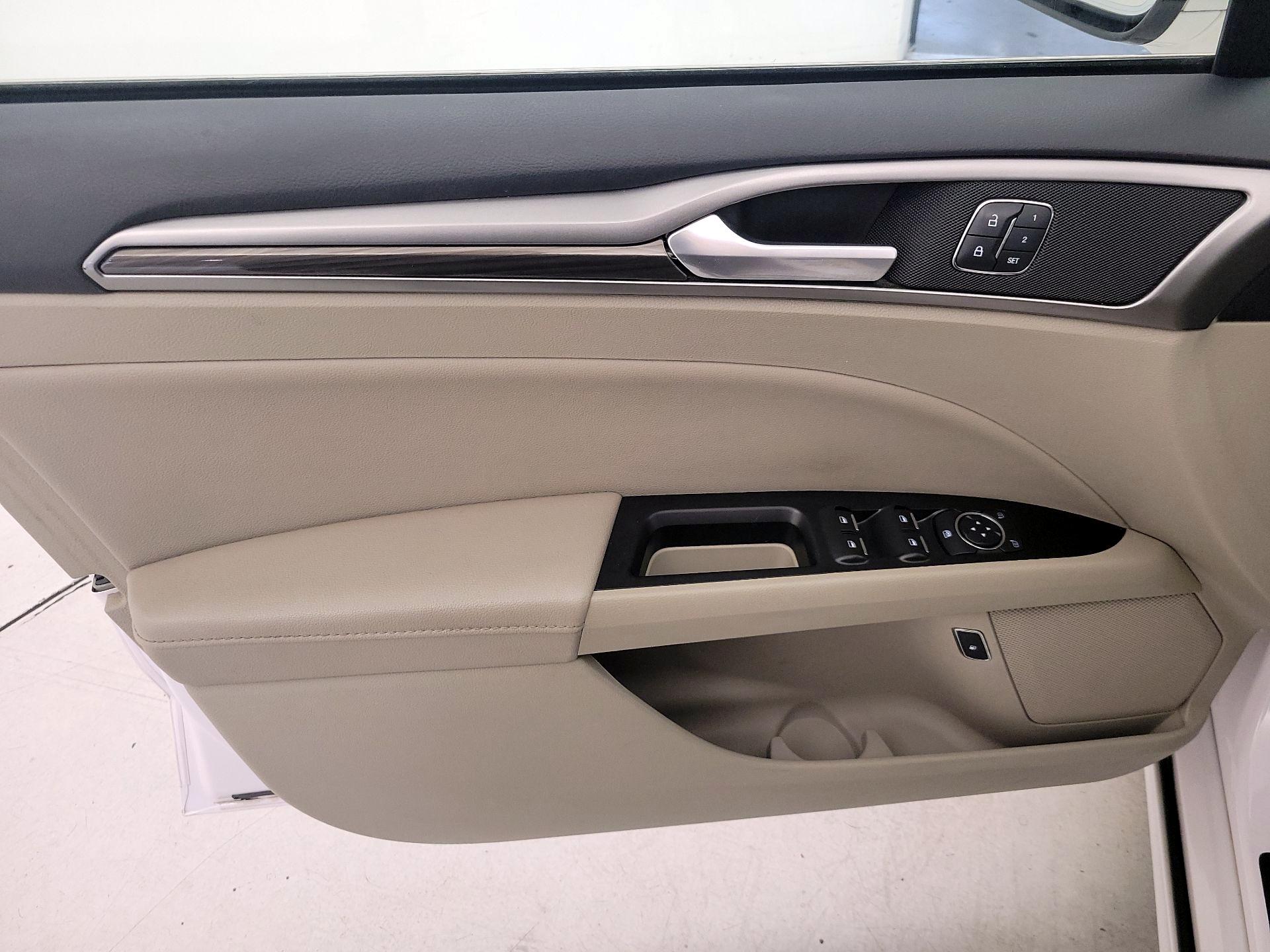 Thumbnail: 2017 Ford Fusion - 12