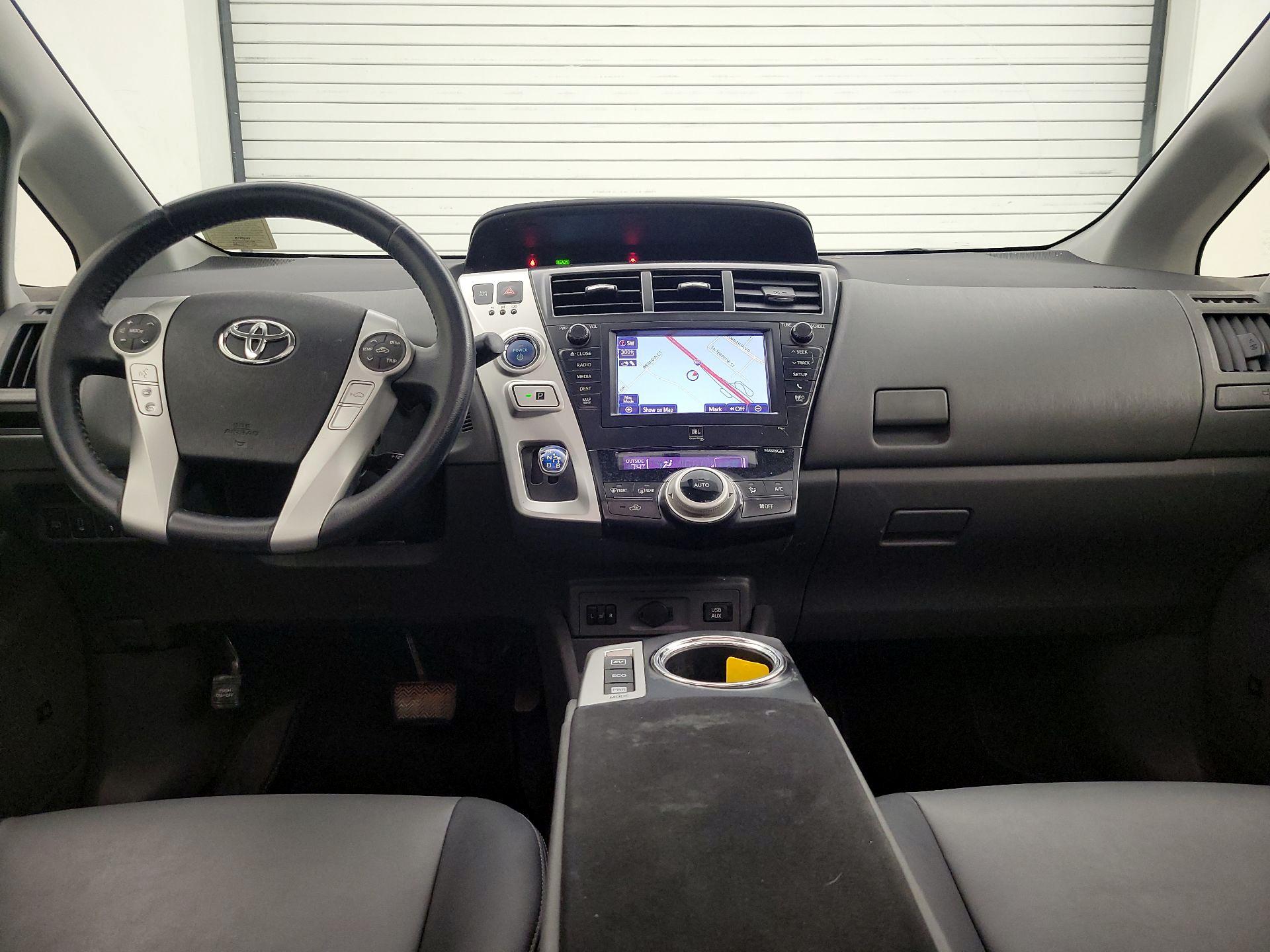 Thumbnail: 2014 Toyota Prius v - 9