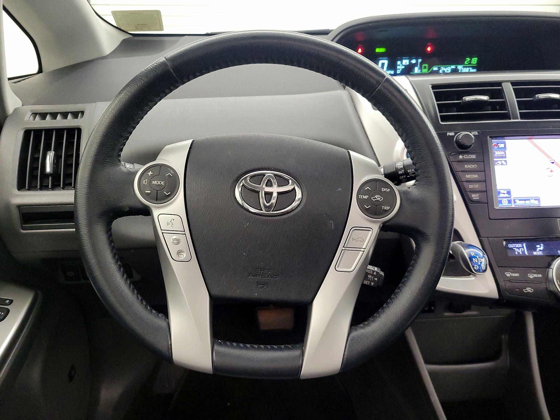 Thumbnail: 2014 Toyota Prius v - 10