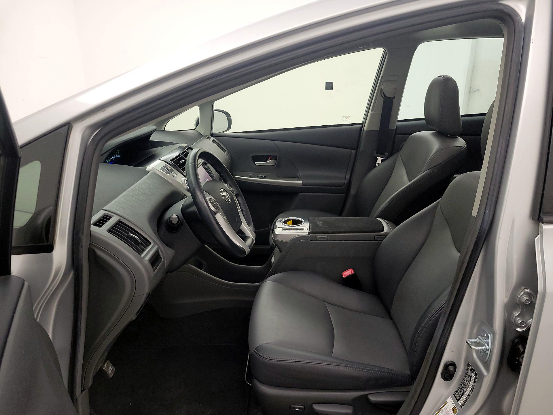 Thumbnail: 2014 Toyota Prius v - 11