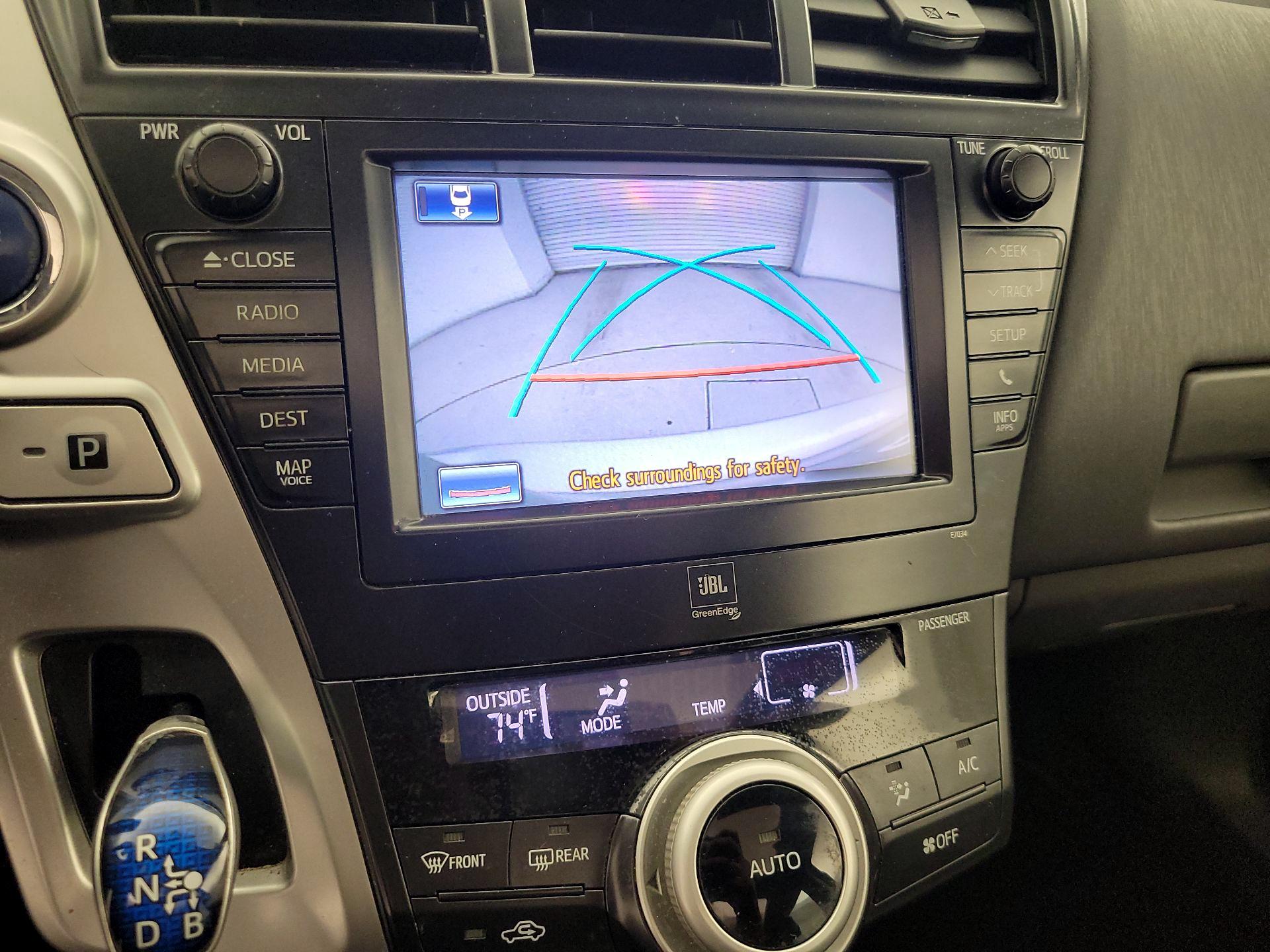 Thumbnail: 2014 Toyota Prius v - 14