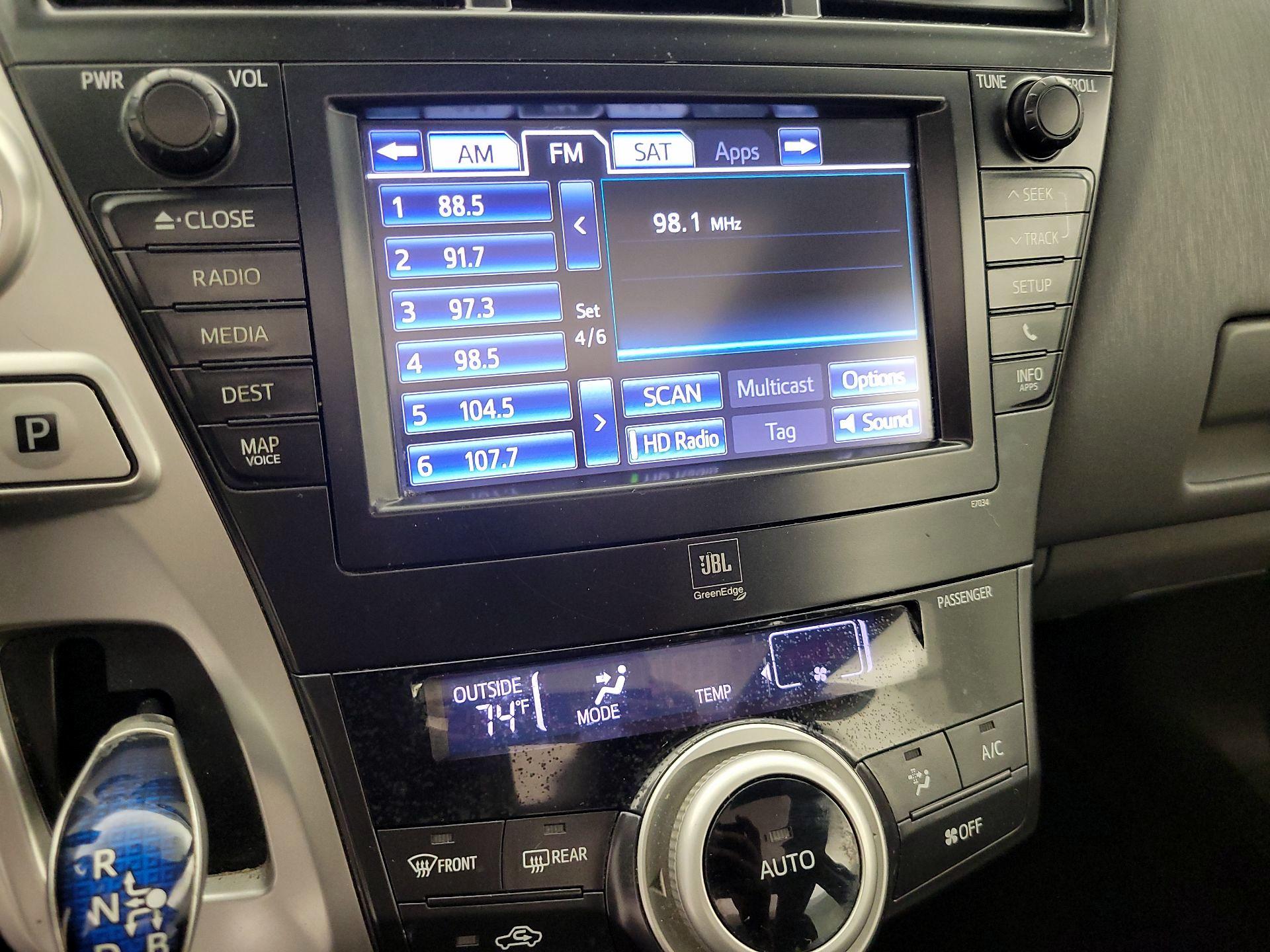 Thumbnail: 2014 Toyota Prius v - 15