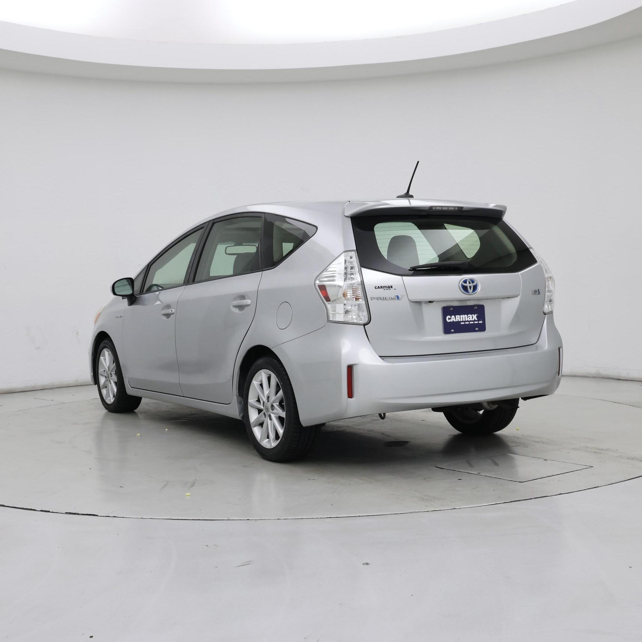 Thumbnail: 2014 Toyota Prius v - 2