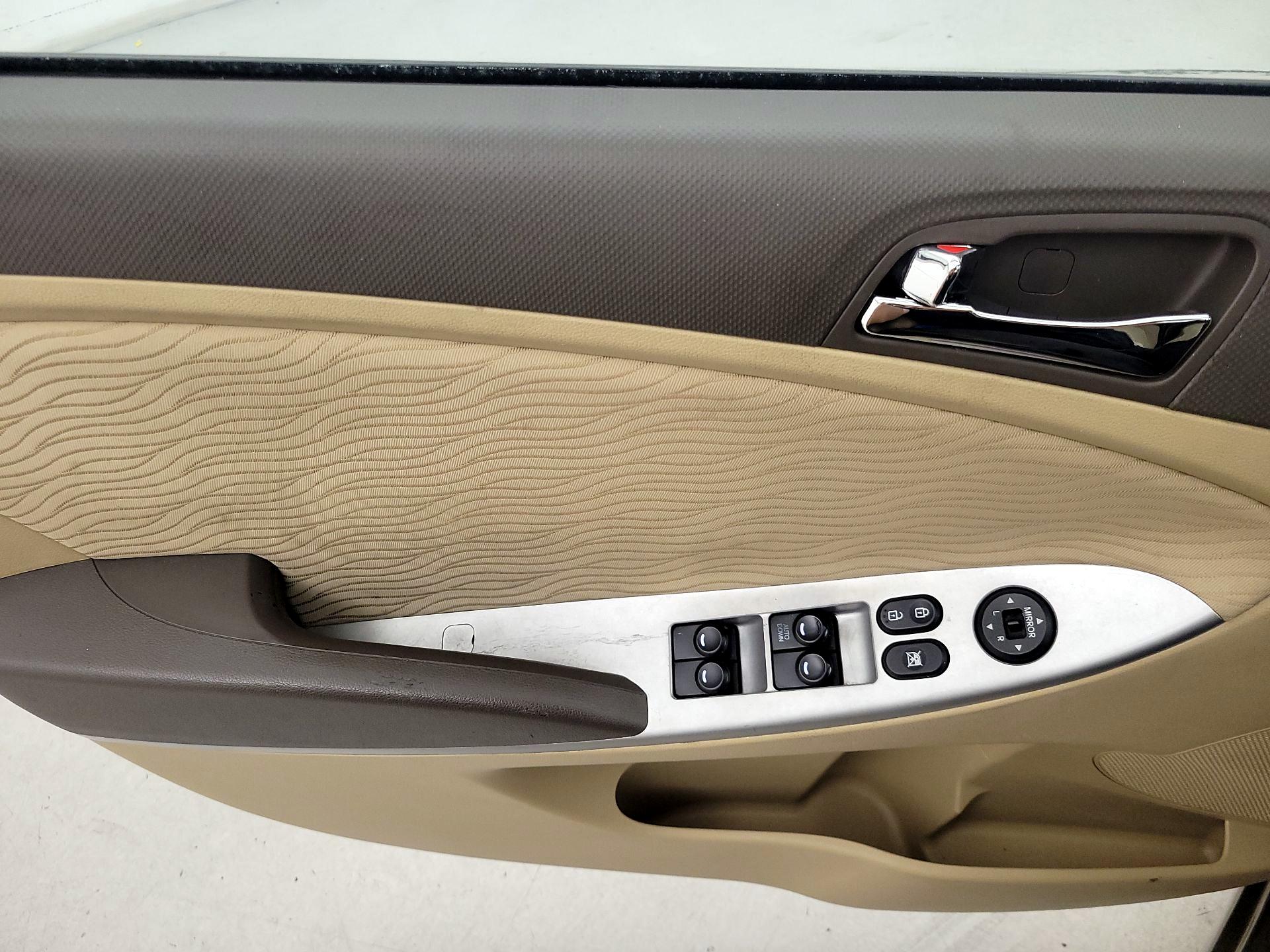 Thumbnail: 2013 Hyundai Accent - 12