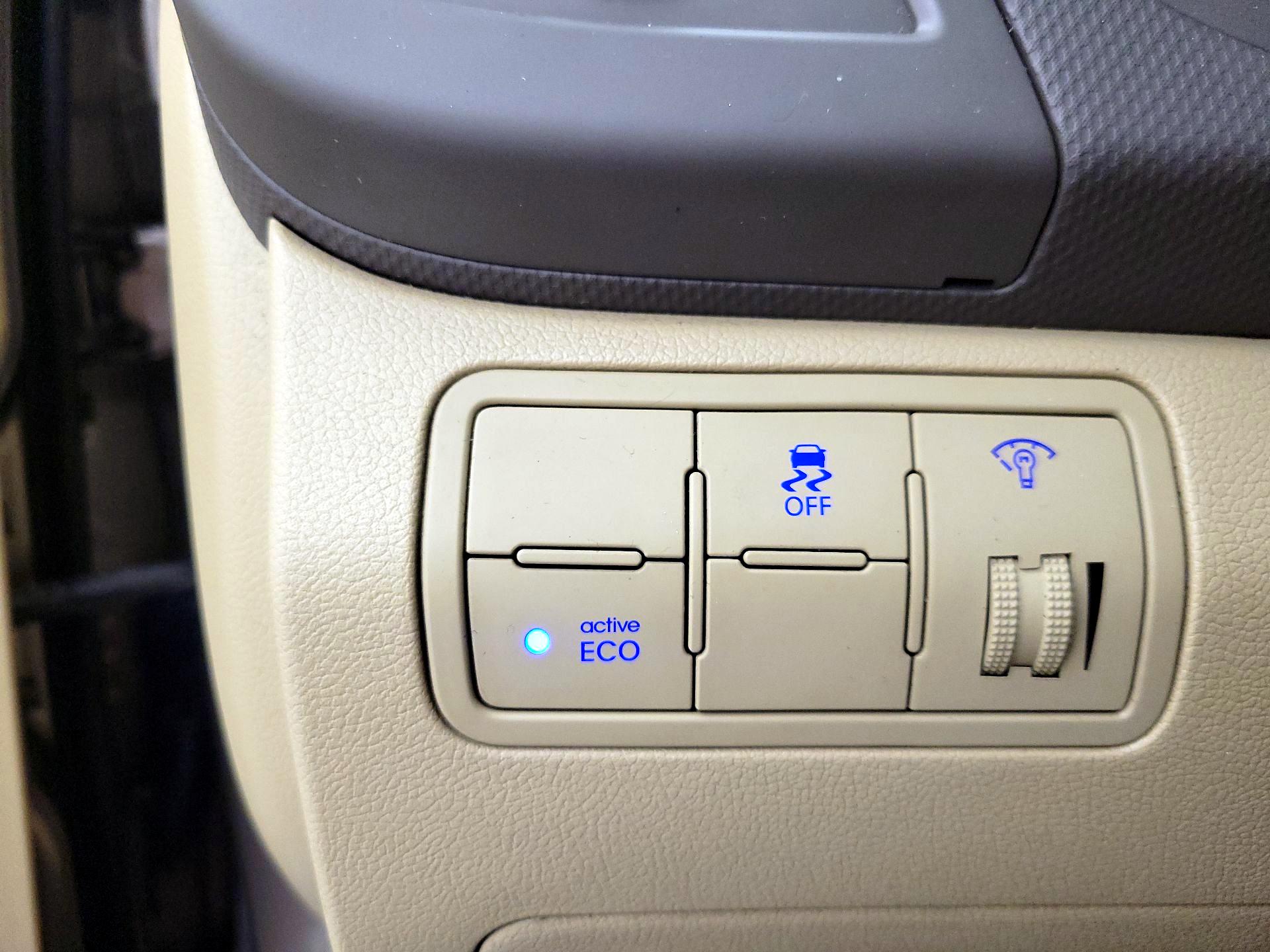 Thumbnail: 2013 Hyundai Accent - 13
