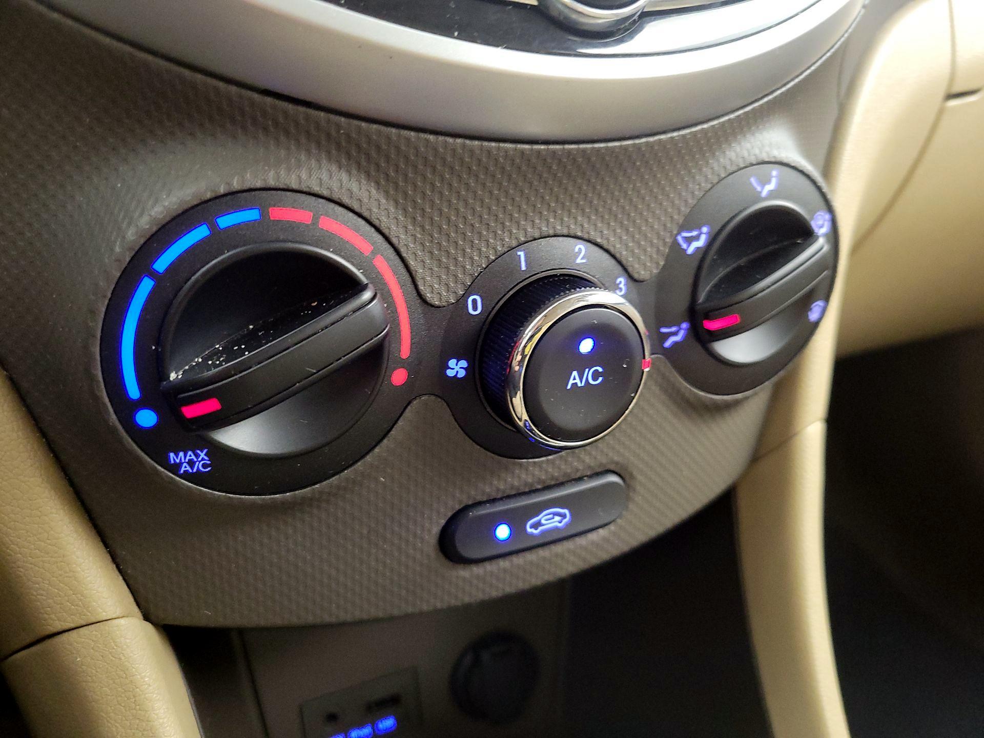 Thumbnail: 2013 Hyundai Accent - 15