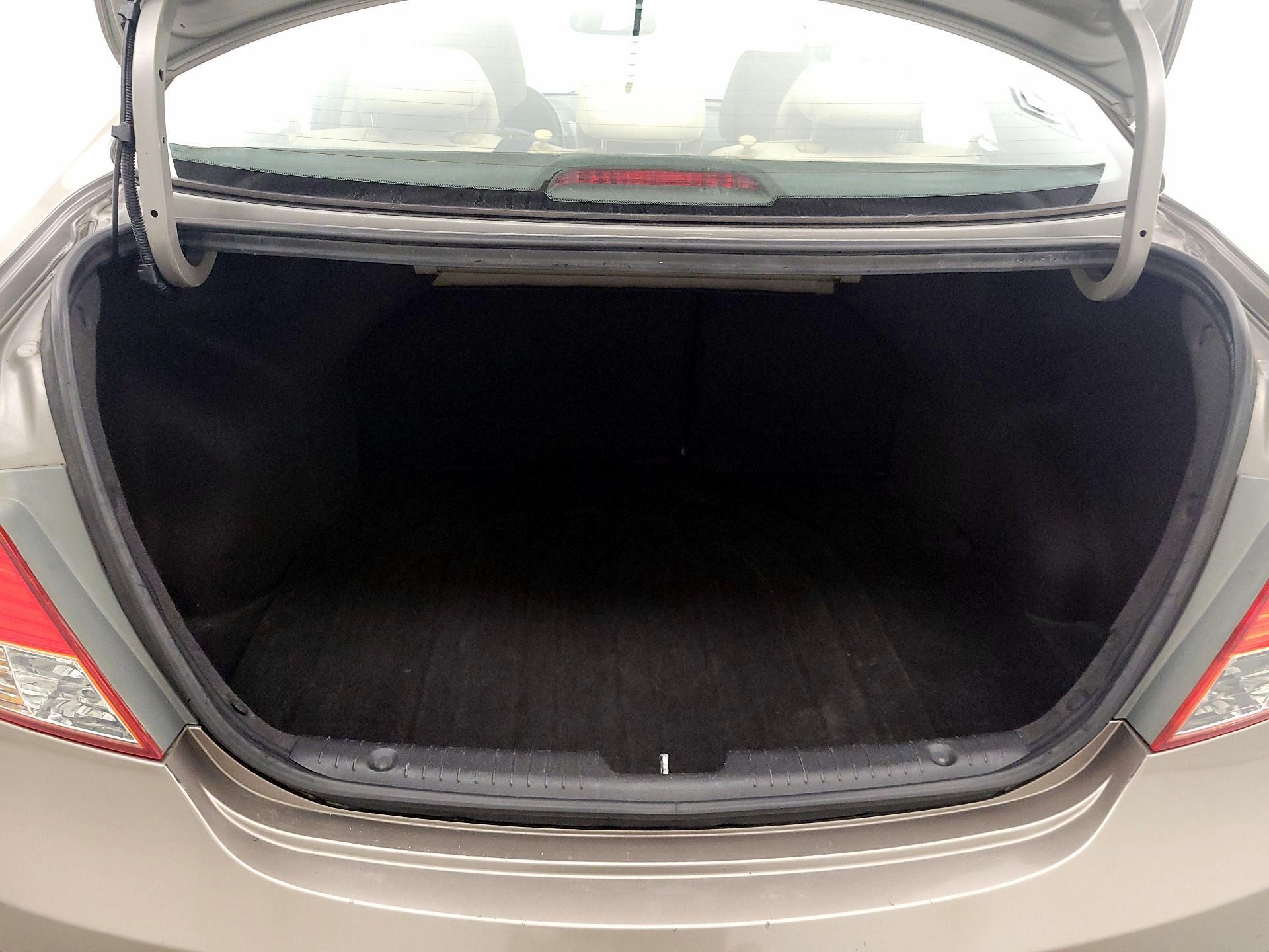 Thumbnail: 2013 Hyundai Accent - 19