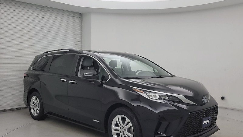 2021 Toyota Sienna XSE Hero Image