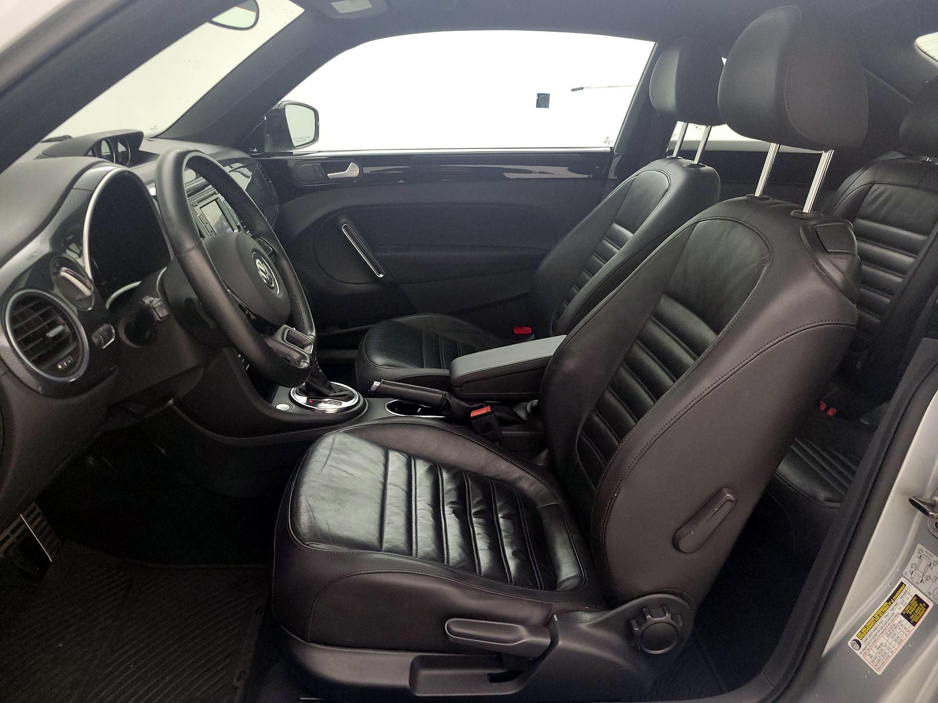 Thumbnail: 2013 Volkswagen Beetle - 9