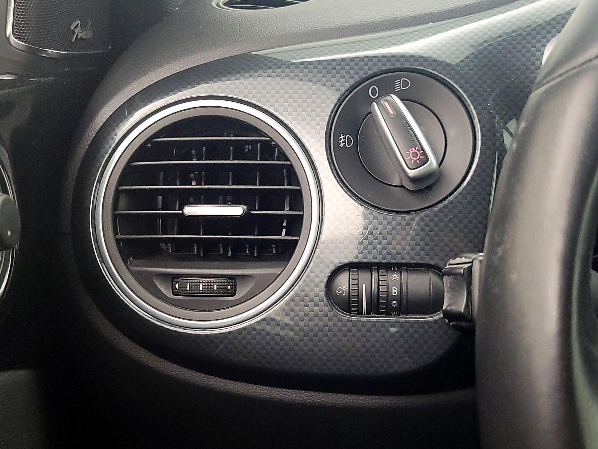 Thumbnail: 2013 Volkswagen Beetle - 11