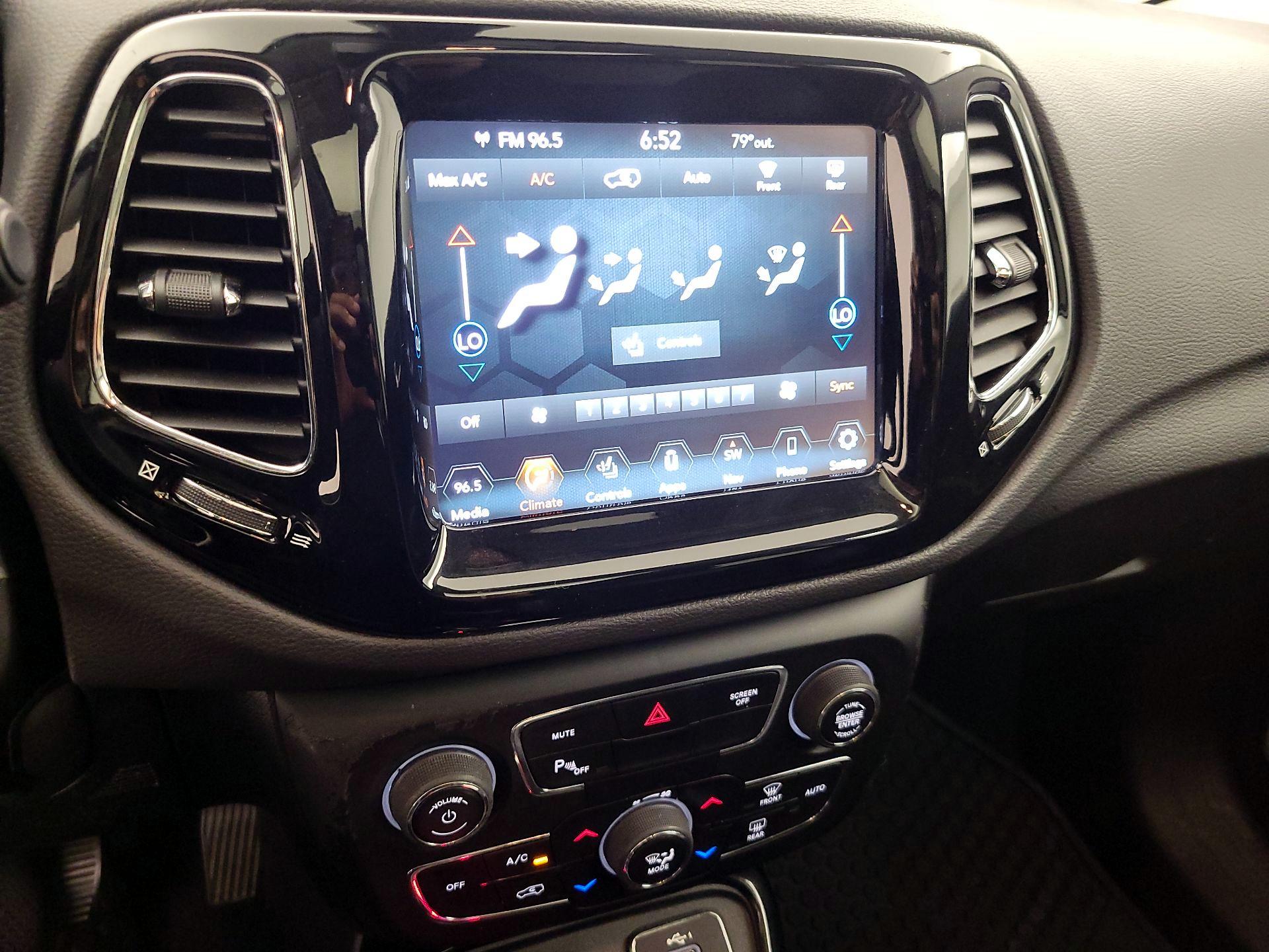Thumbnail: 2020 Jeep Compass - 16