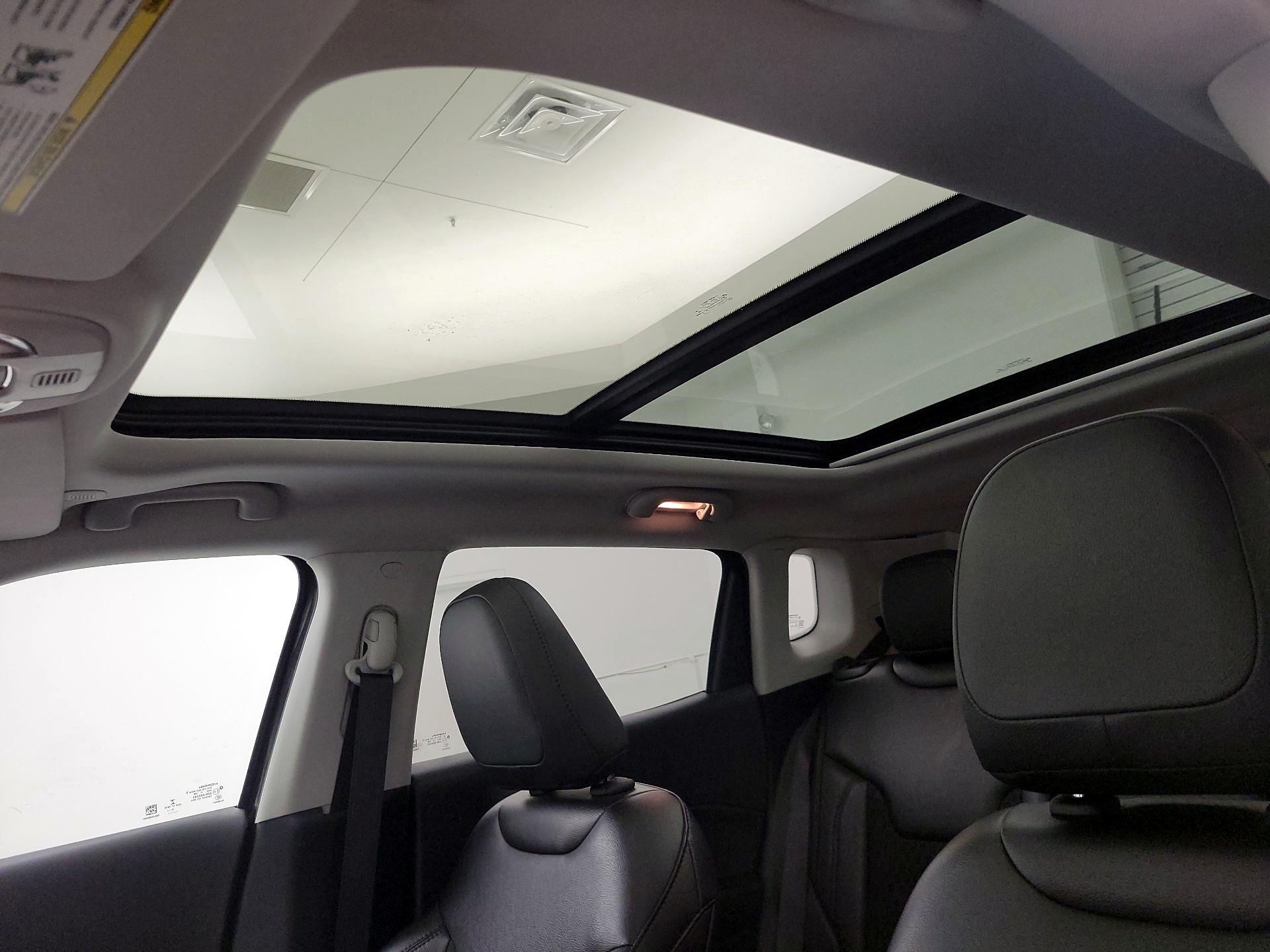Thumbnail: 2020 Jeep Compass - 18