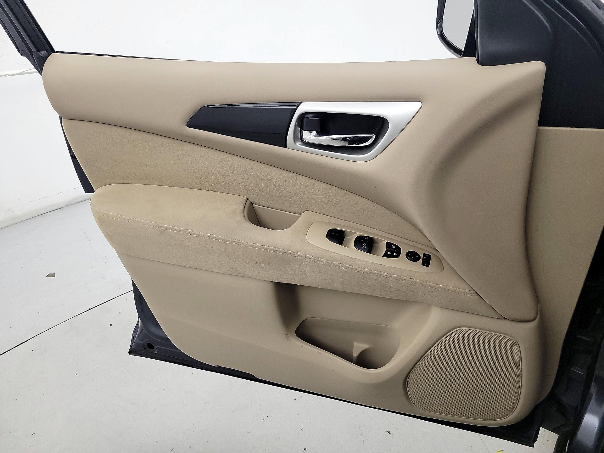 Thumbnail: 2014 Nissan Pathfinder - 10