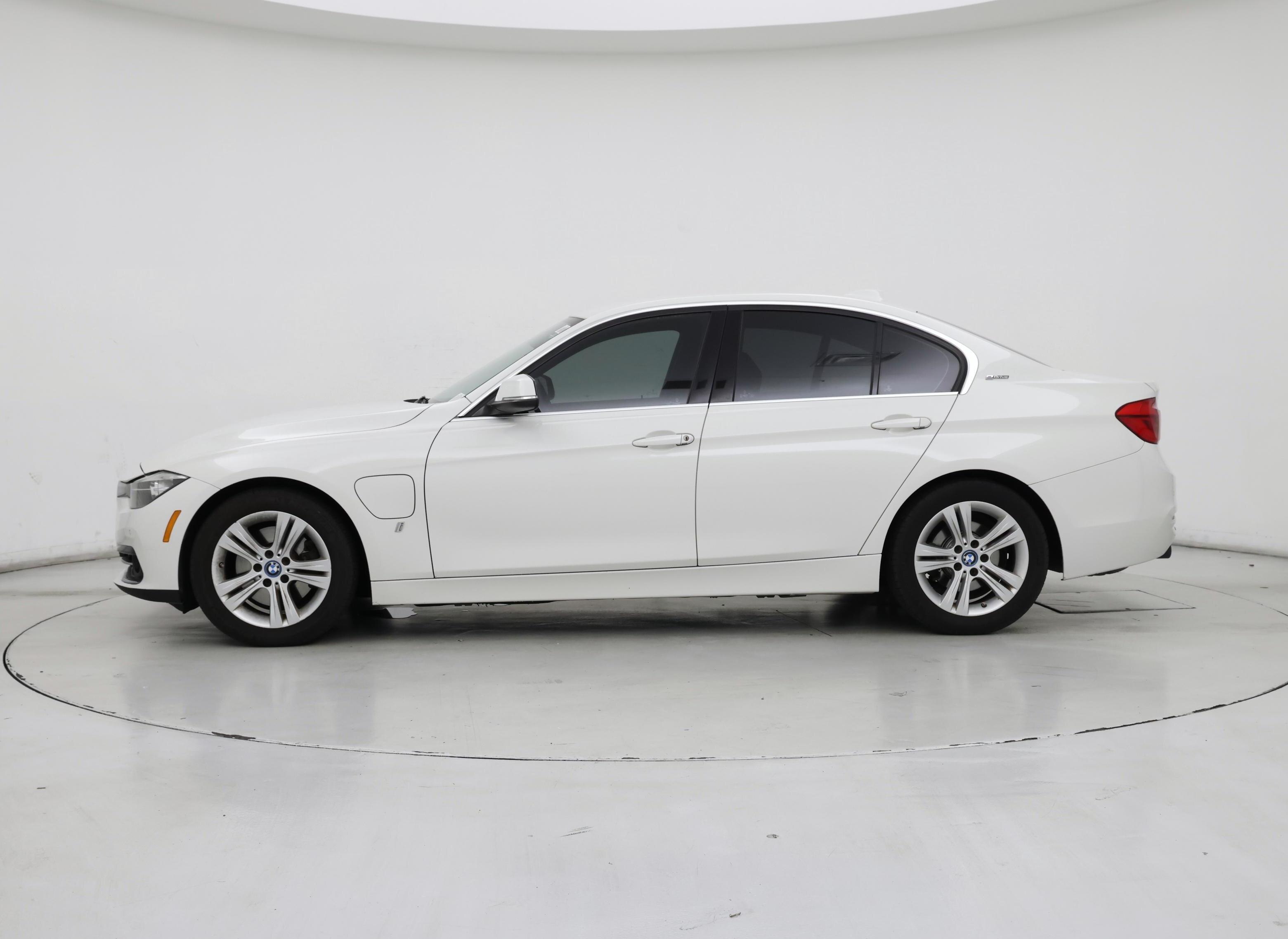 Thumbnail: 2017 BMW 3 Series - 3