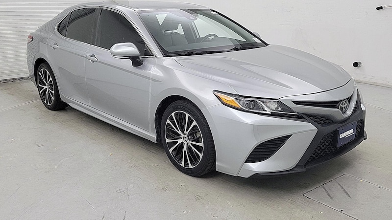 2019 Toyota Camry SE Hero Image