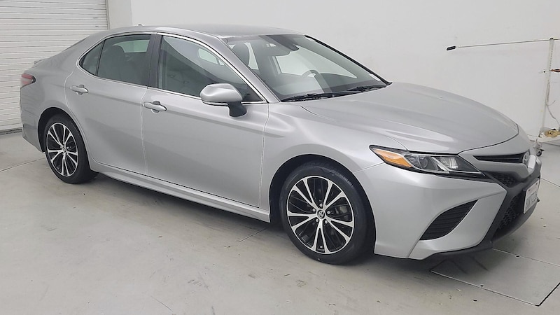 2019 Toyota Camry SE Hero Image