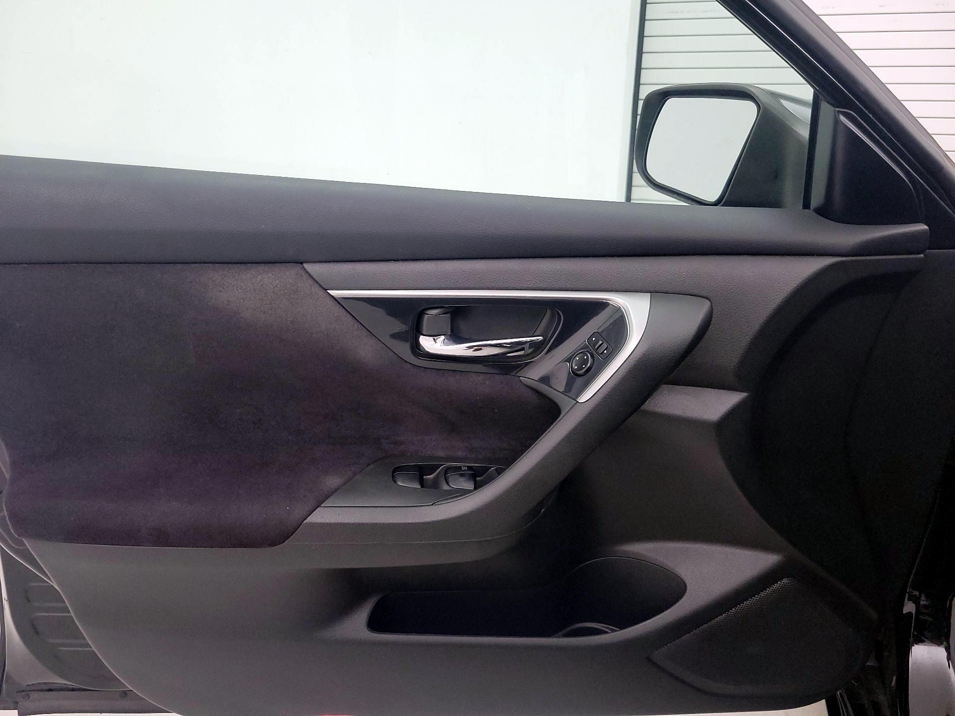 Thumbnail: 2013 Nissan Altima - 12