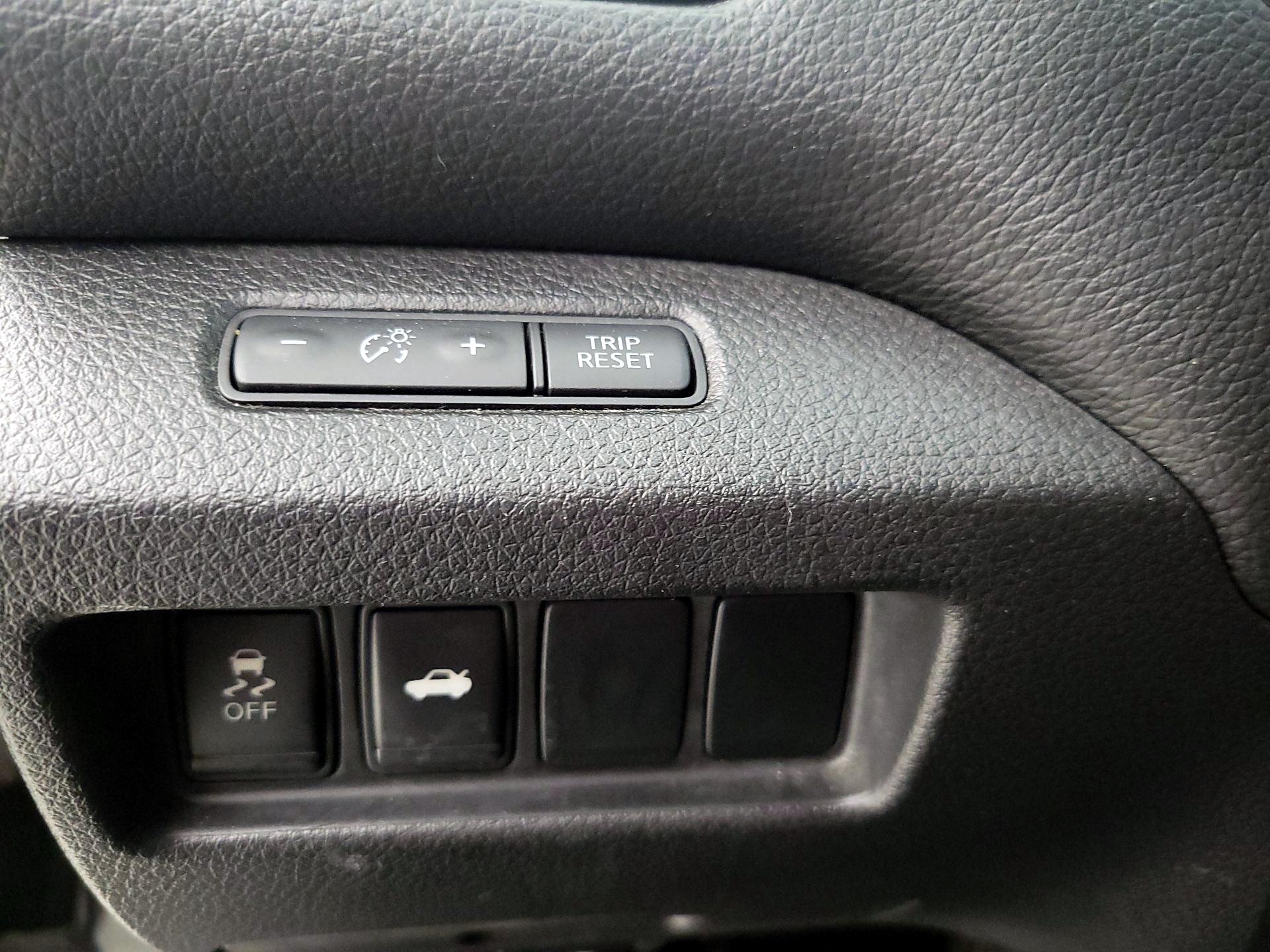 Thumbnail: 2013 Nissan Altima - 13