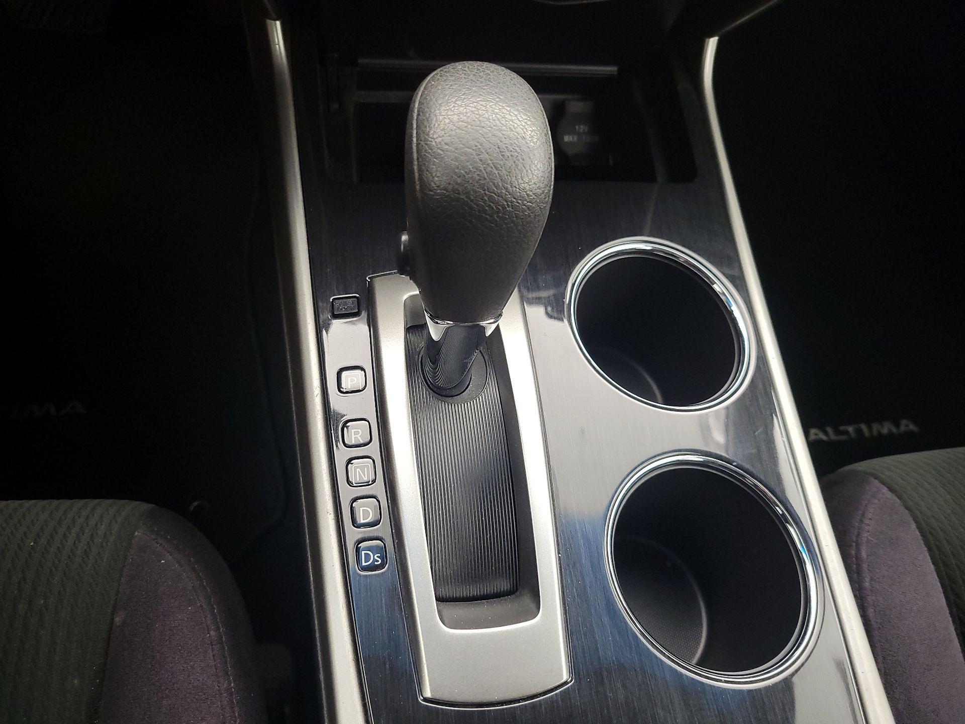 Thumbnail: 2013 Nissan Altima - 16