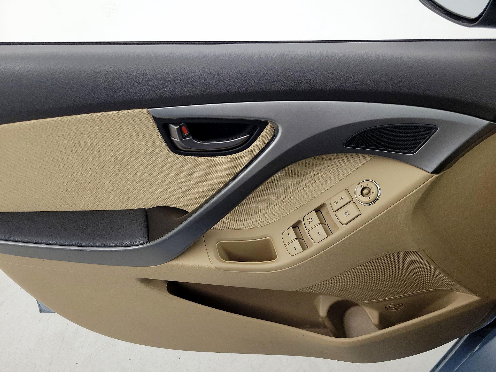 Thumbnail: 2013 Hyundai Elantra - 12