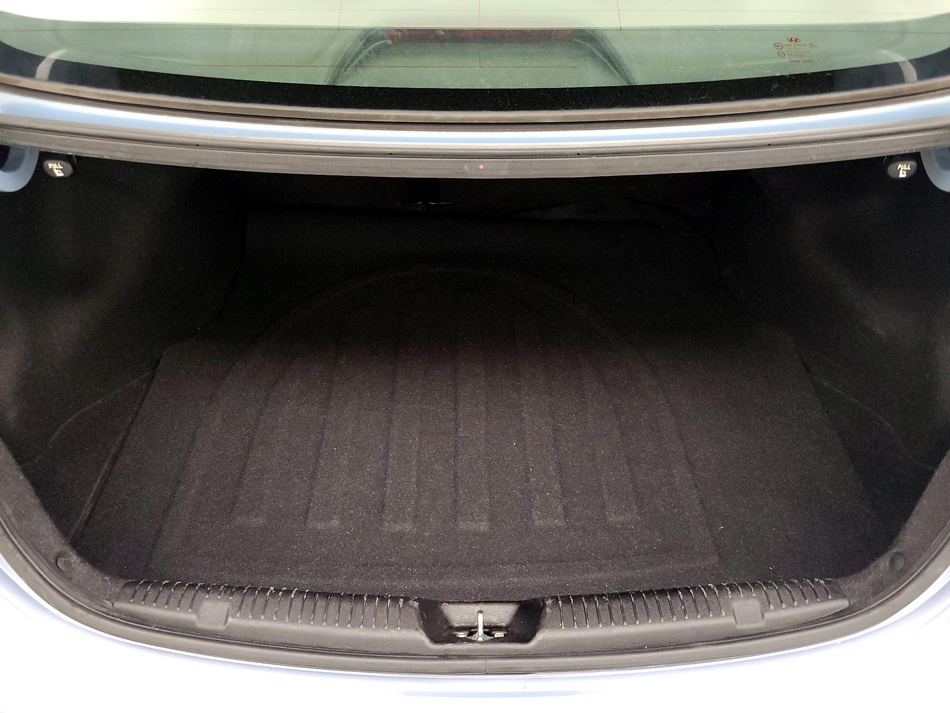 Thumbnail: 2013 Hyundai Elantra - 18