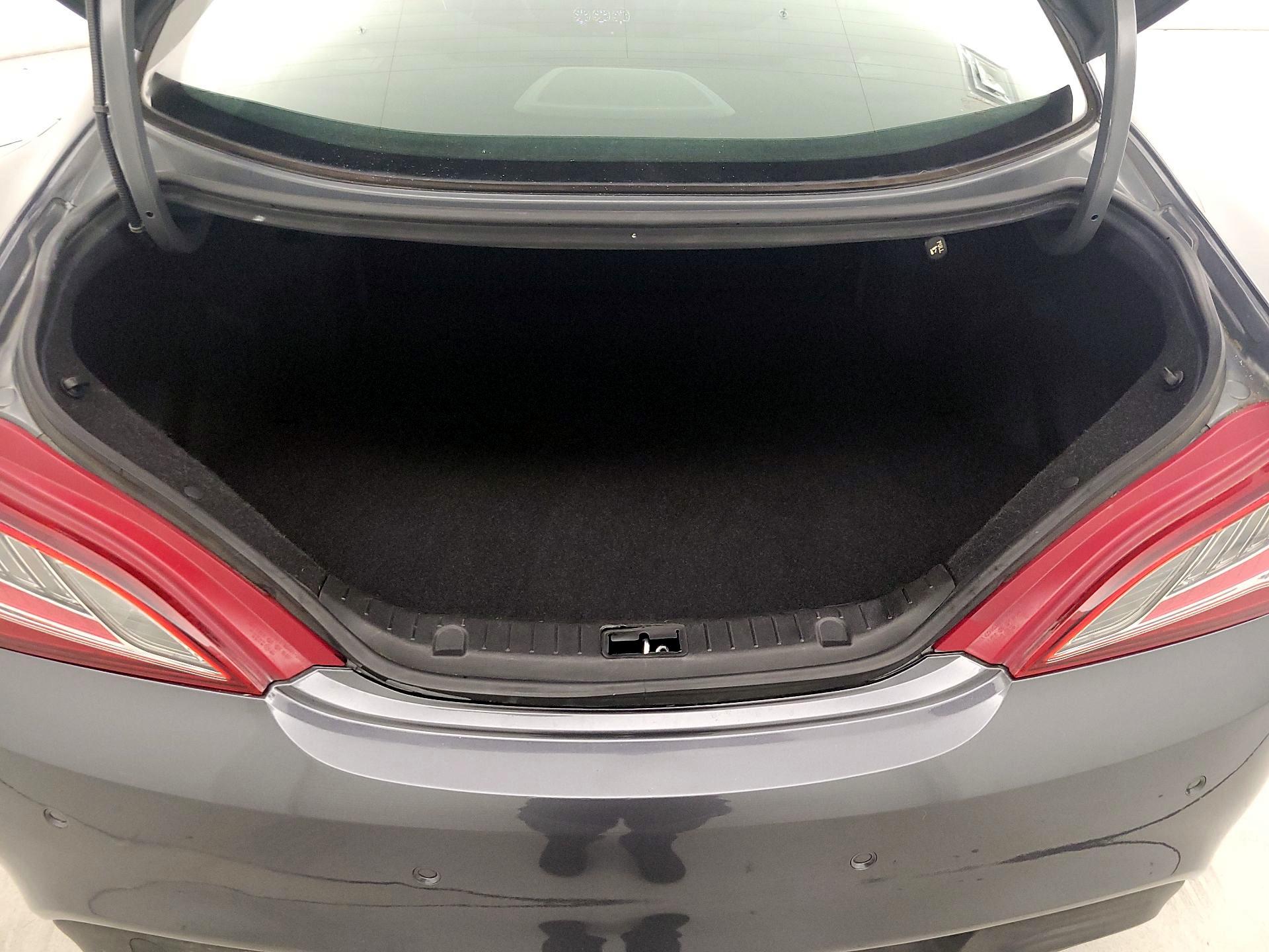 Thumbnail: 2014 Hyundai Genesis - 17