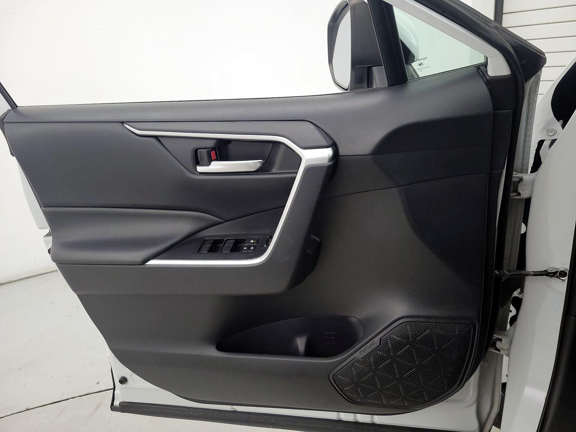 Thumbnail: 2019 Toyota RAV4 - 10