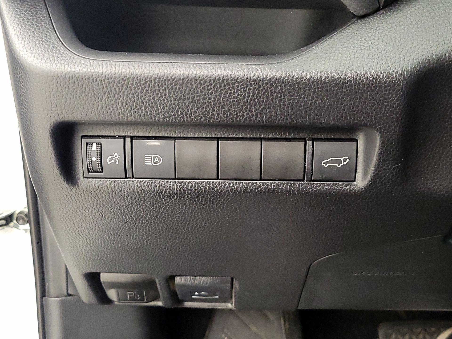 Thumbnail: 2019 Toyota RAV4 - 11