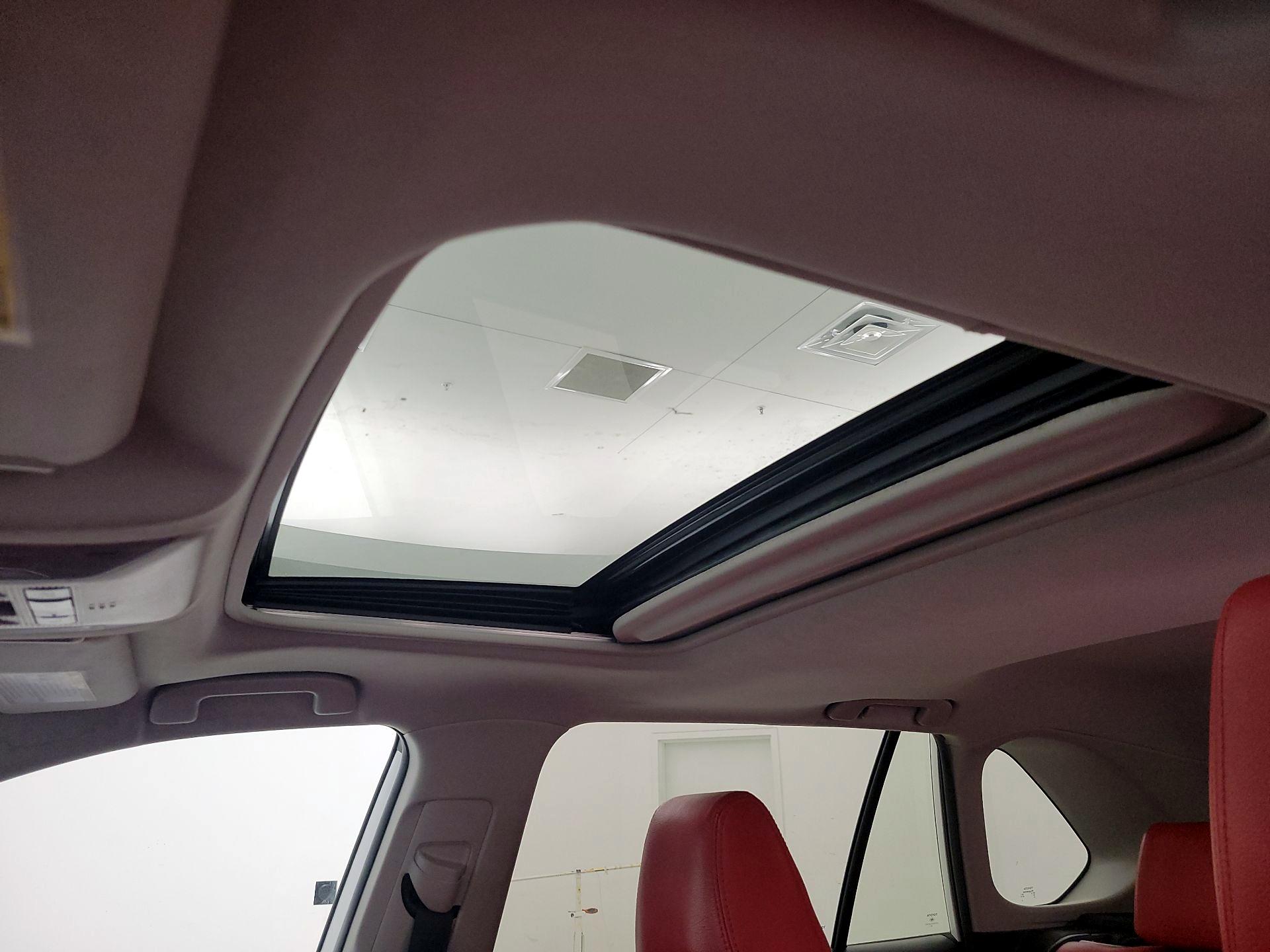 Thumbnail: 2019 Toyota RAV4 - 16