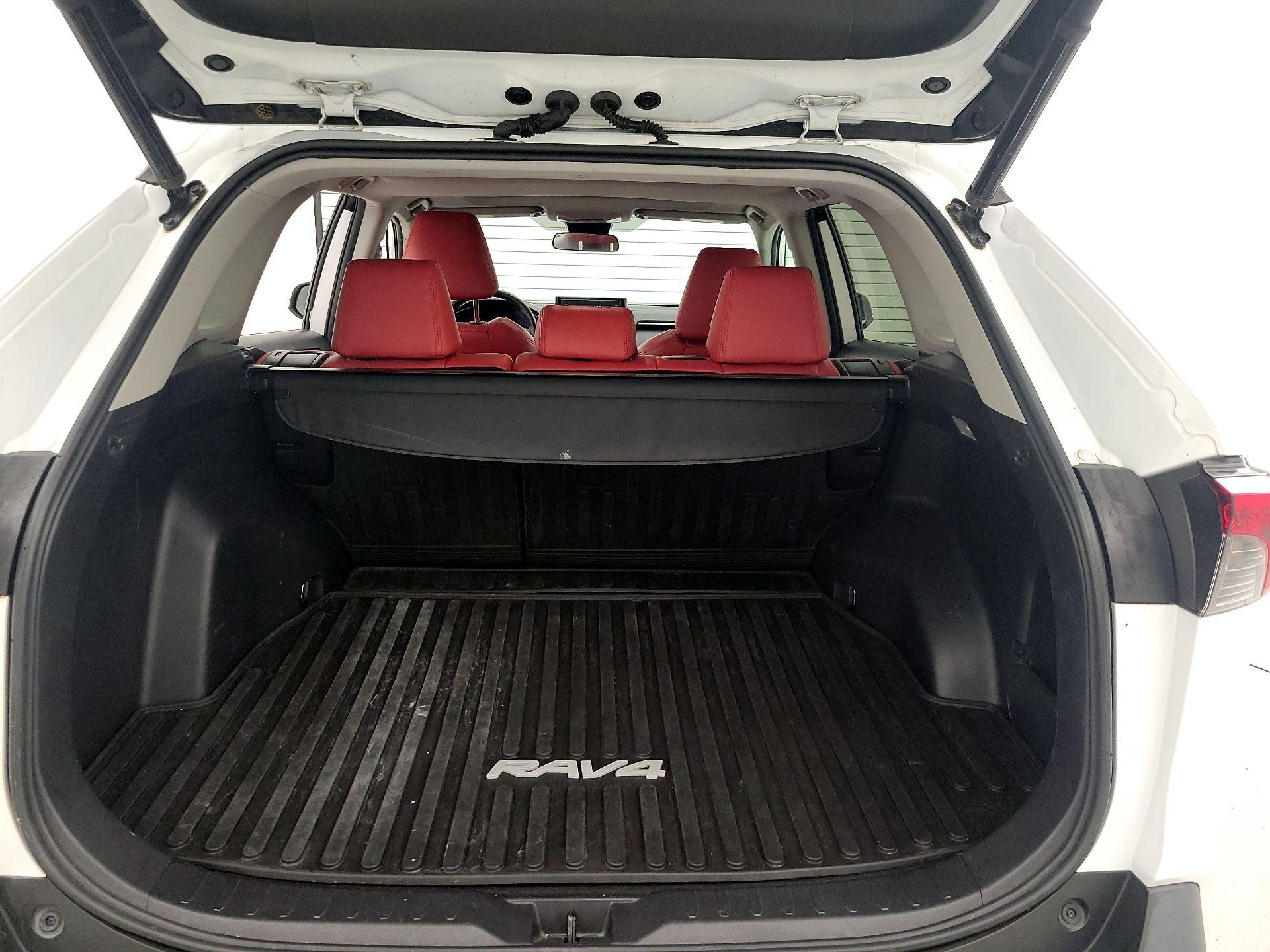 Thumbnail: 2019 Toyota RAV4 - 18