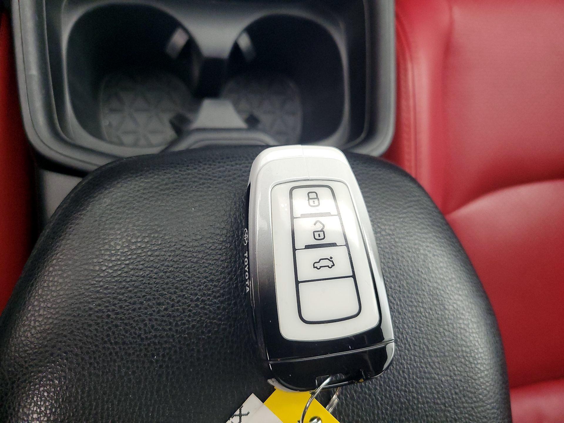 Thumbnail: 2019 Toyota RAV4 - 20