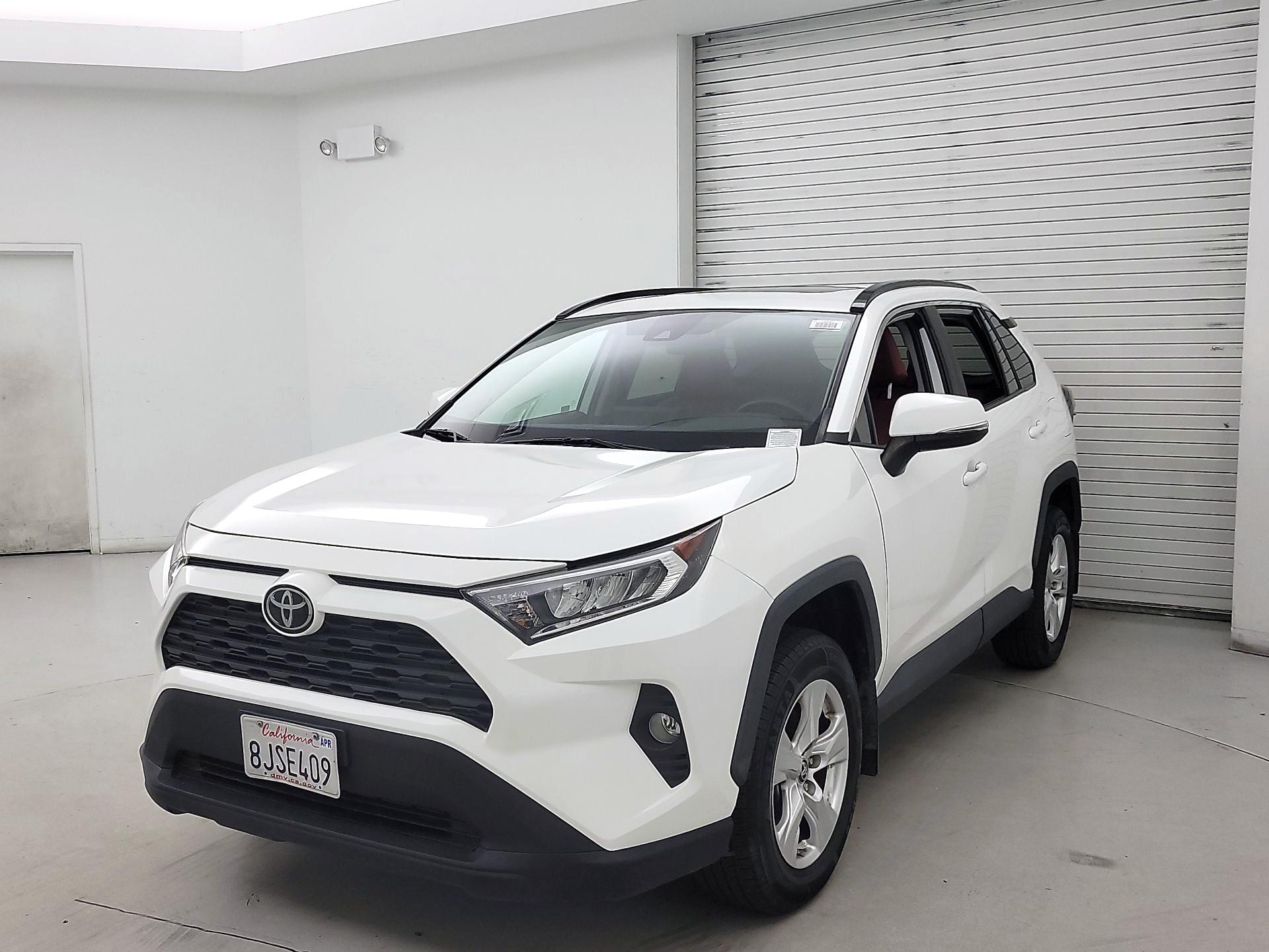 Thumbnail: 2019 Toyota RAV4 - 3