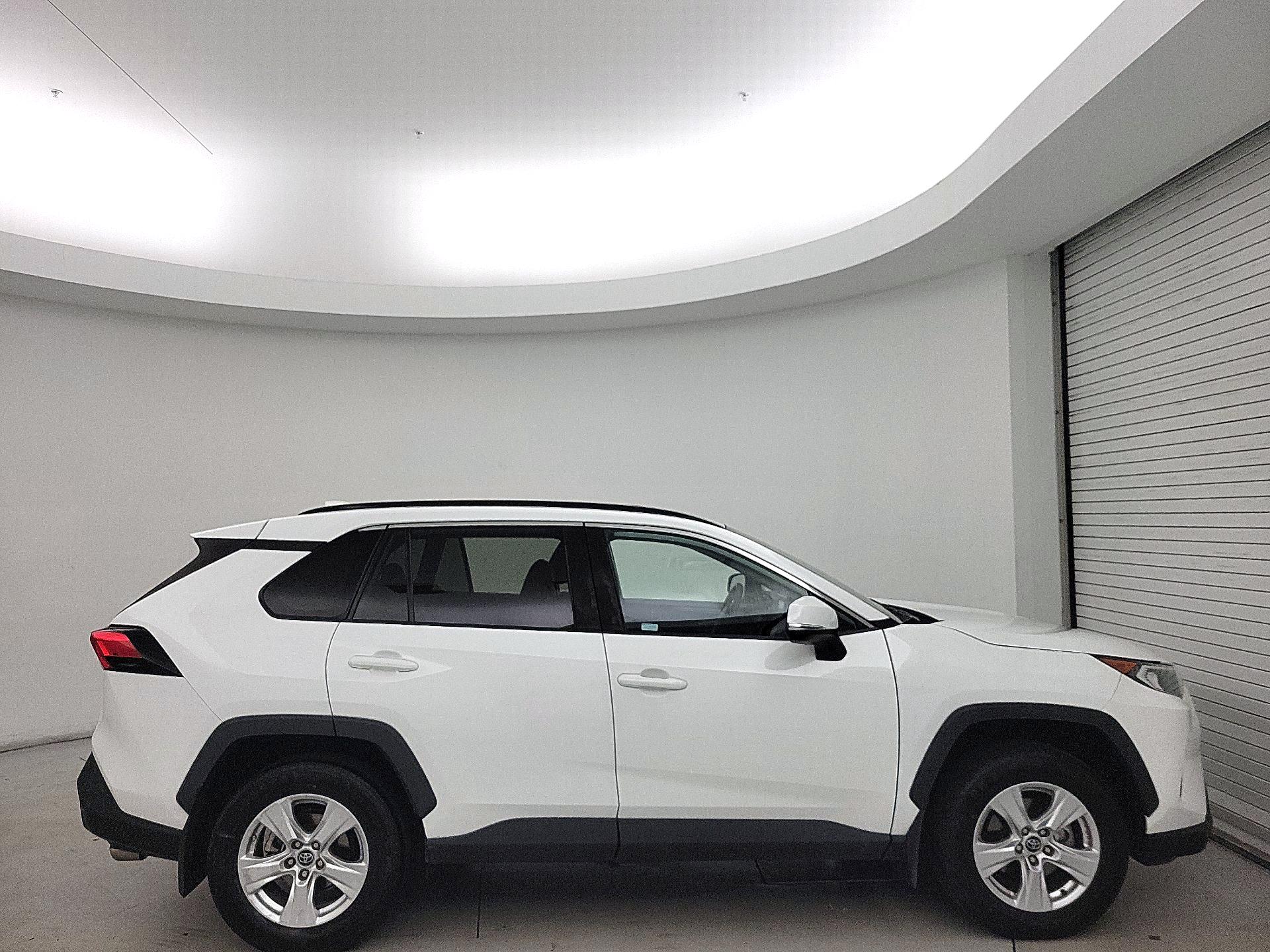 Thumbnail: 2019 Toyota RAV4 - 4